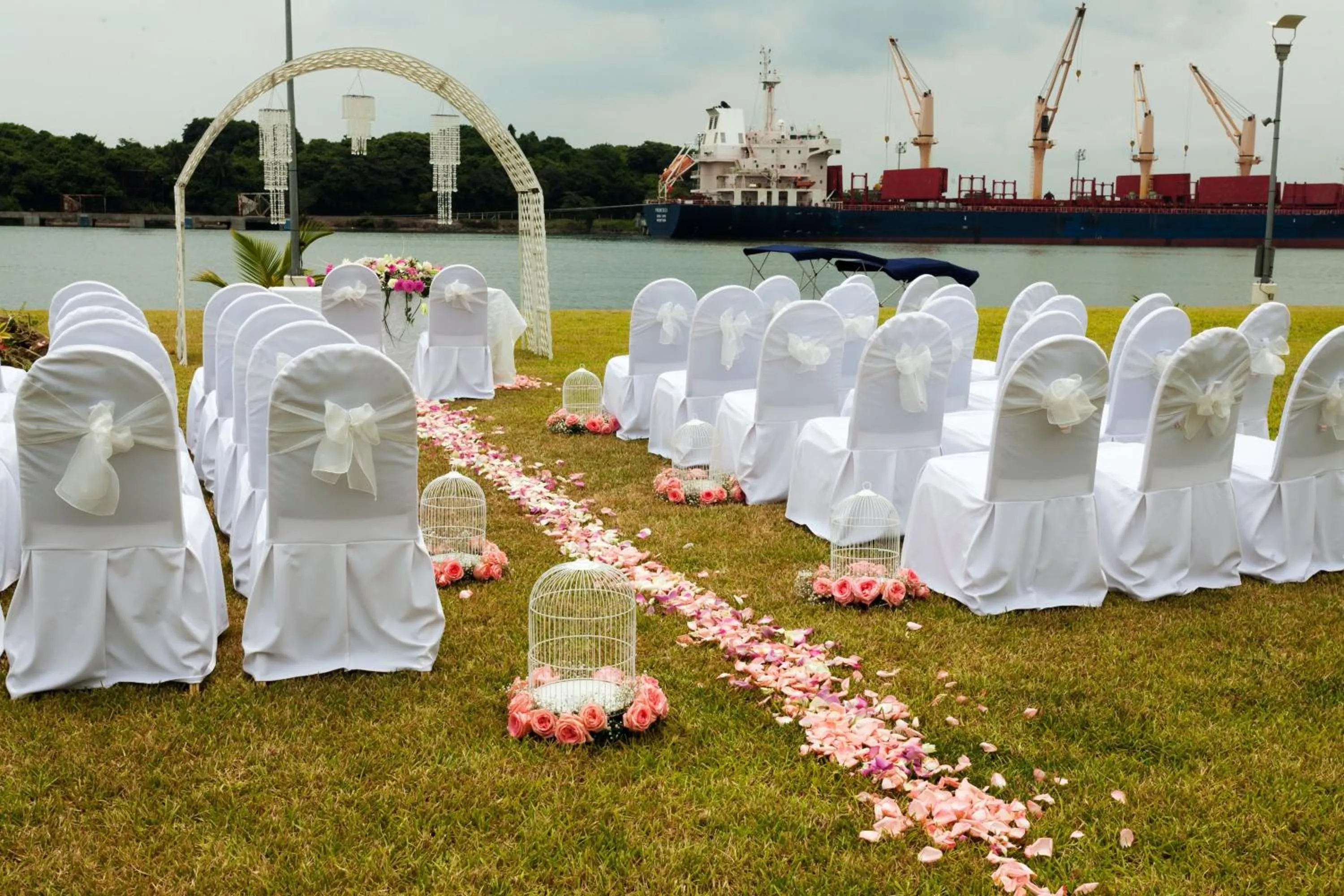 Meeting/conference room in Holiday Inn Tuxpan - Convention Center by IHG