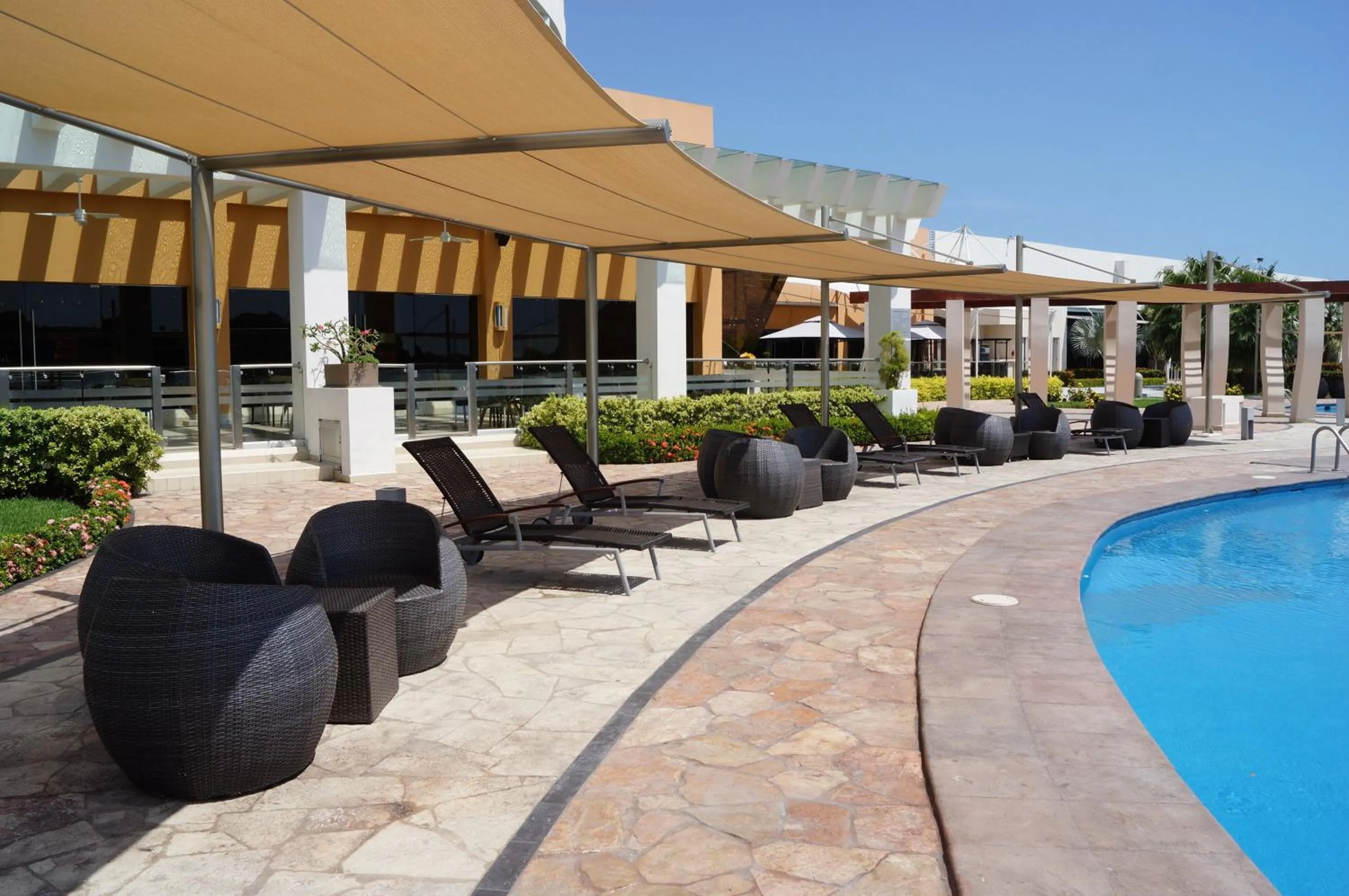 Swimming pool in Holiday Inn Tuxpan - Convention Center by IHG