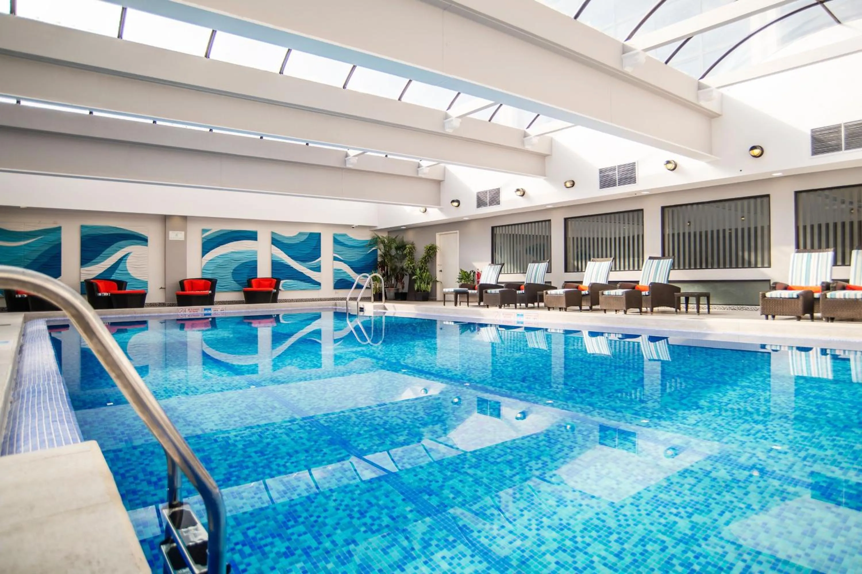 Swimming pool in Delta Hotels by Marriott San Jose Aurola