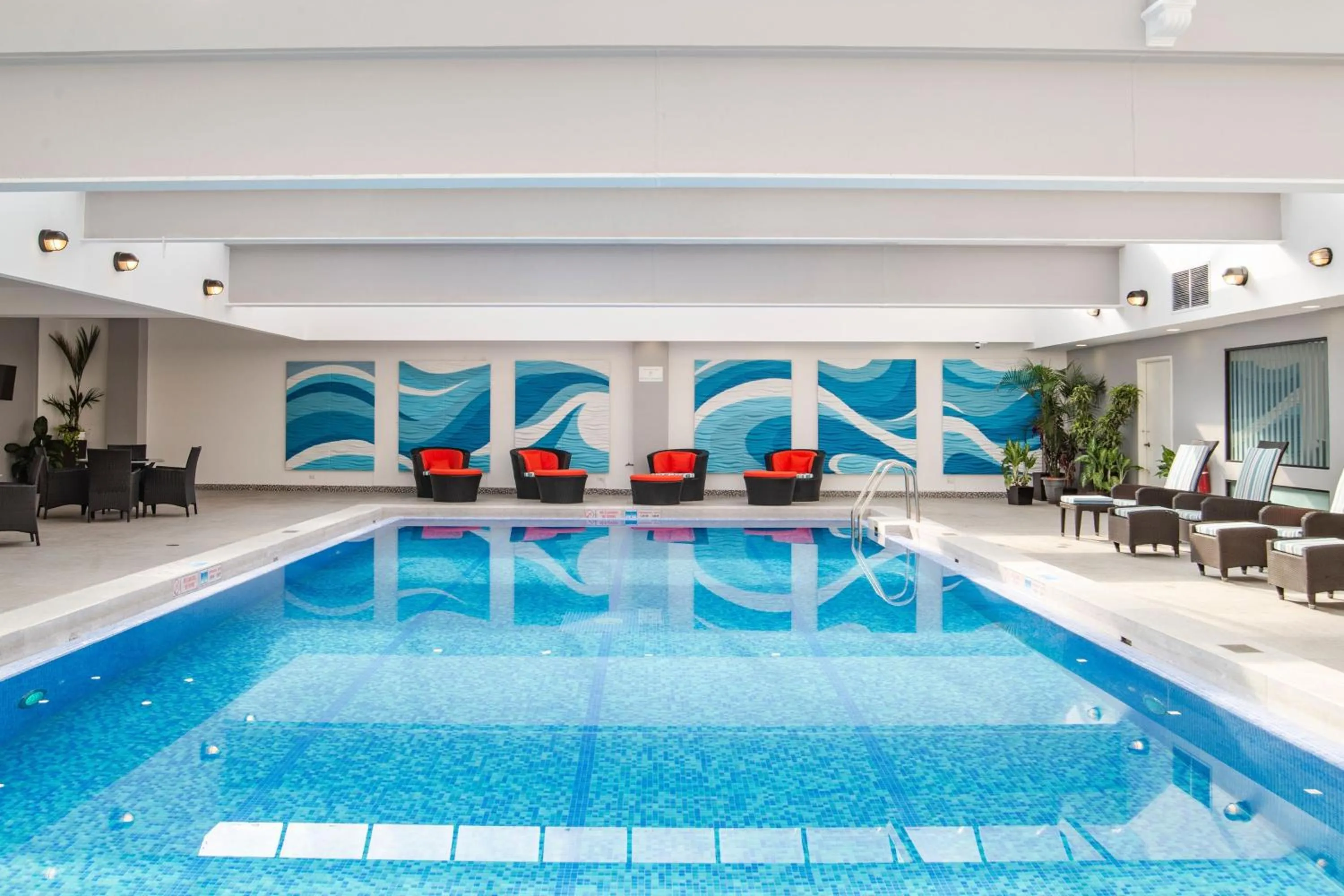 Swimming pool in Delta Hotels by Marriott San Jose Aurola