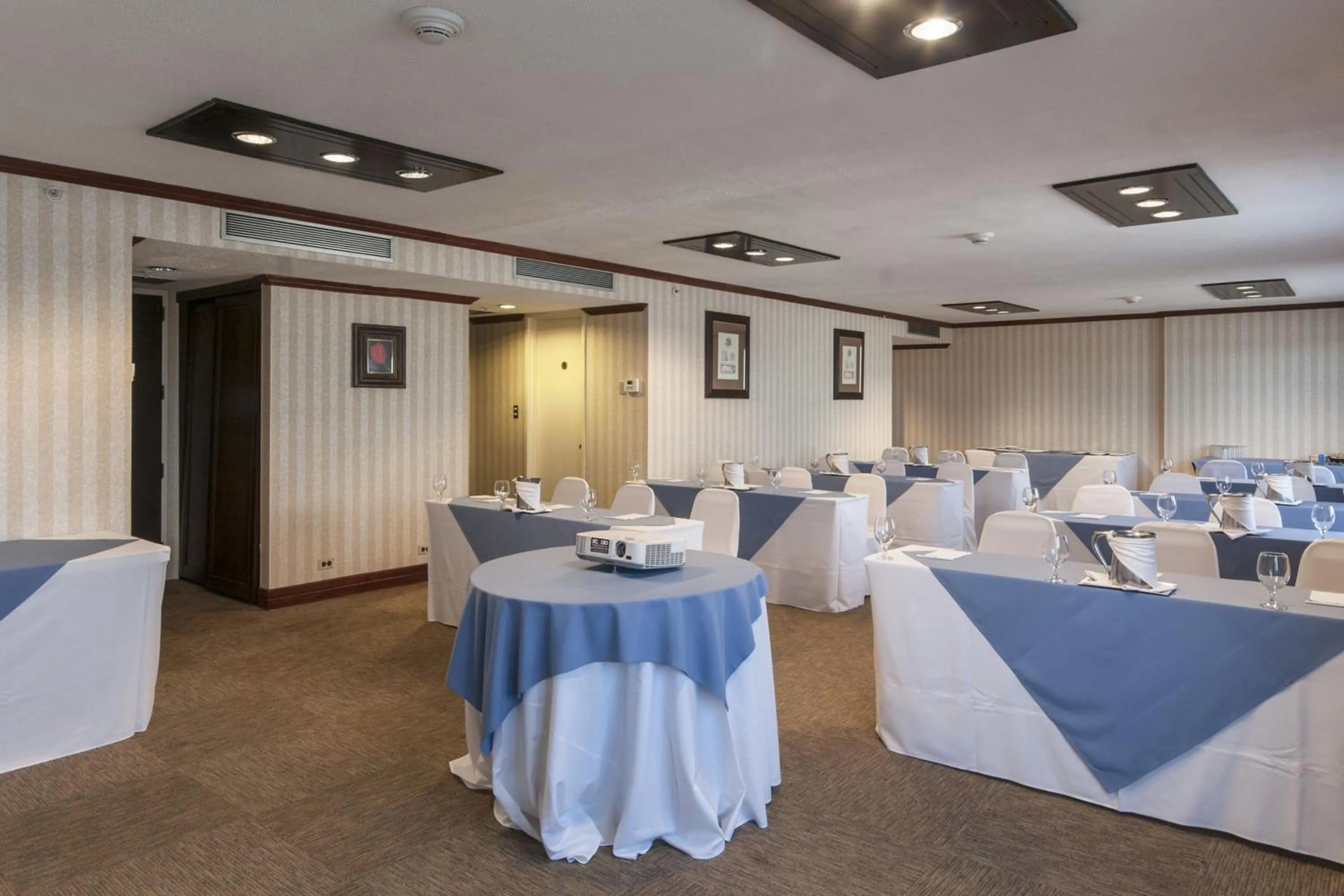 Meeting/conference room in Delta Hotels by Marriott San Jose Aurola