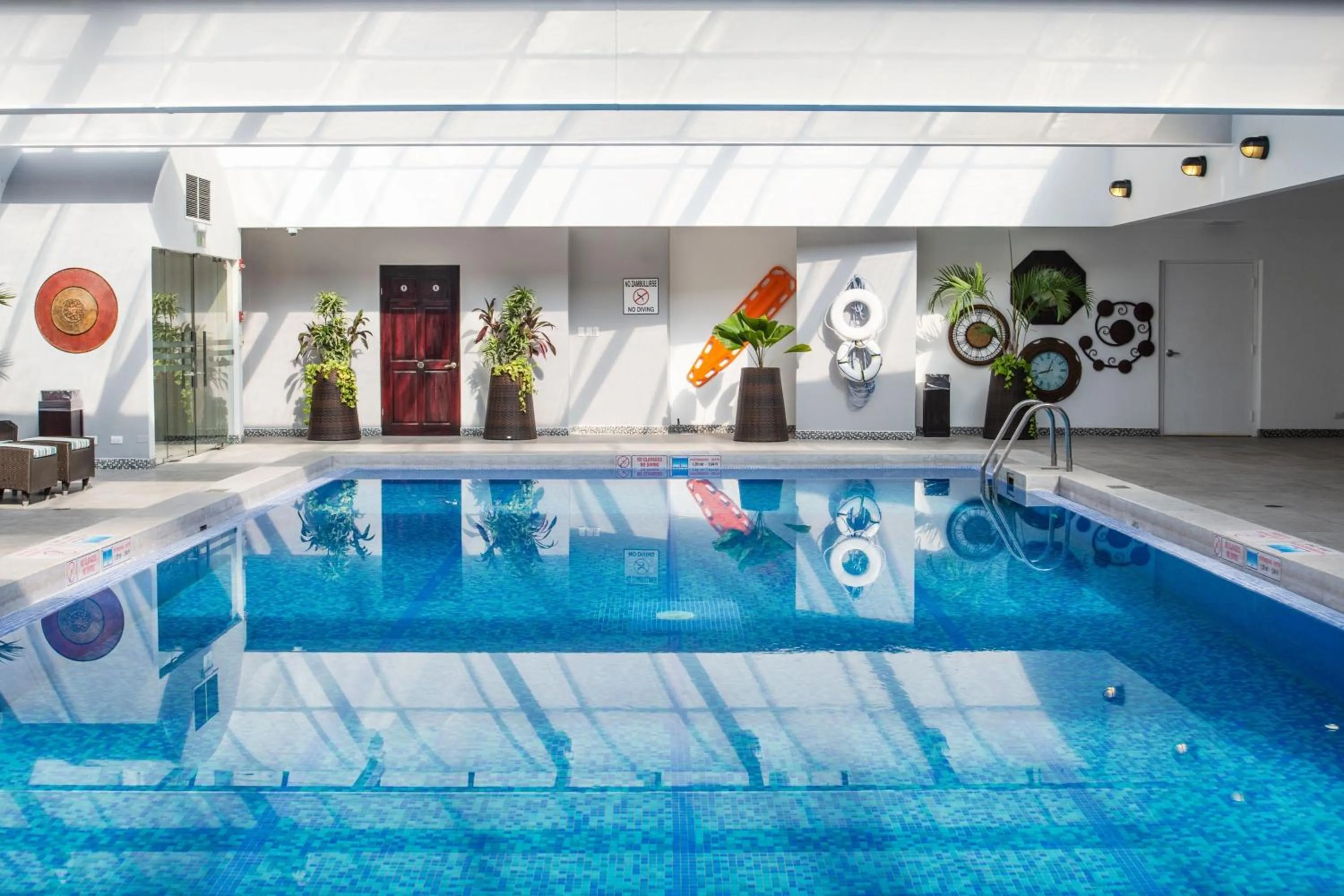 Swimming pool in Delta Hotels by Marriott San Jose Aurola