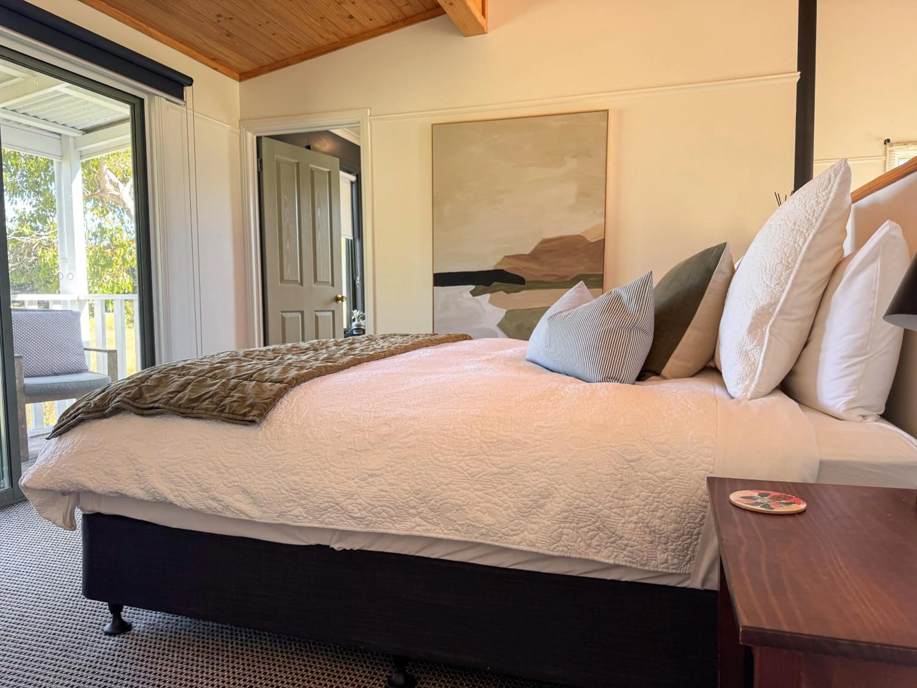 Bed in Clonmara Country House and Cottages
