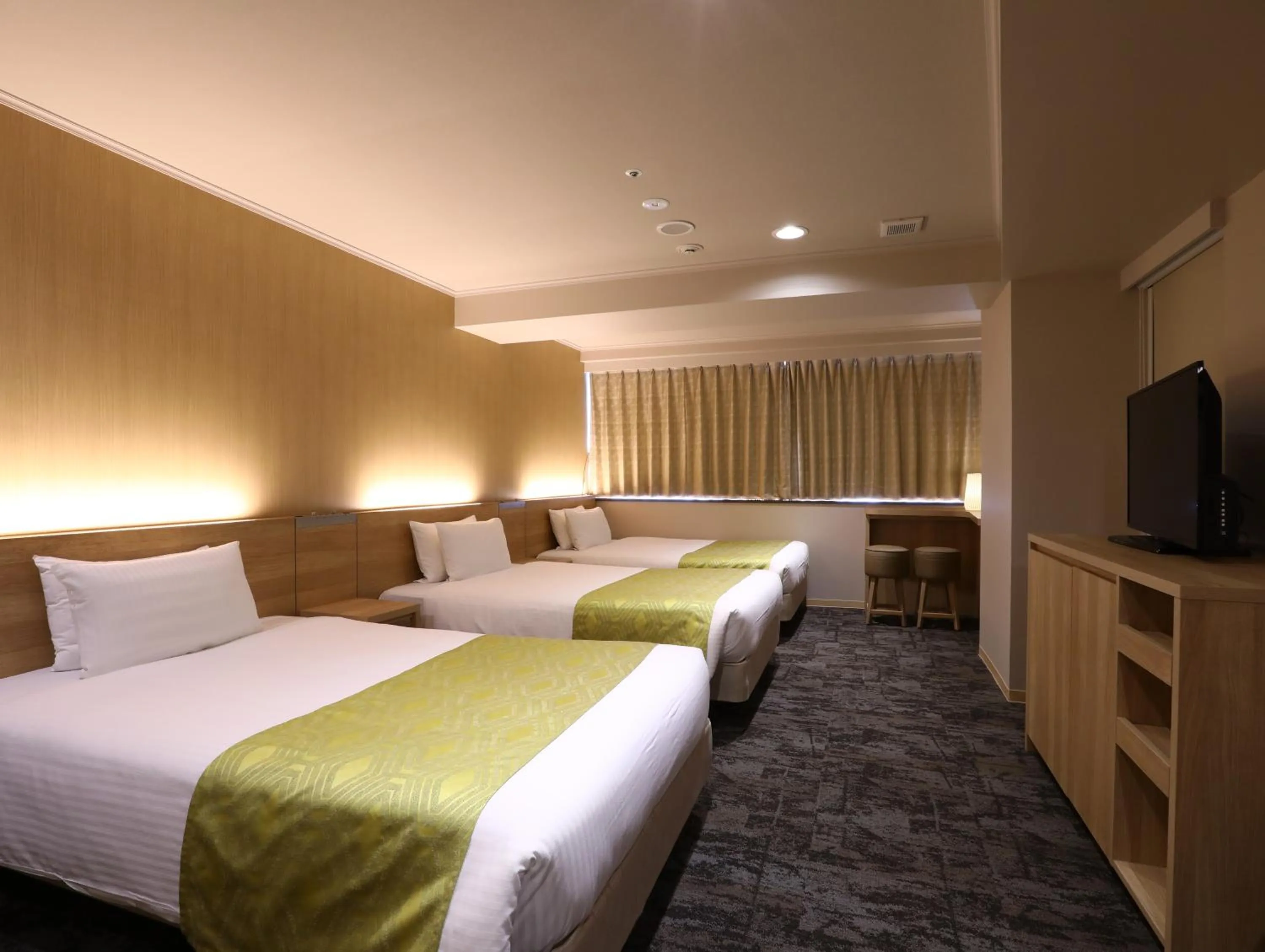 Photo of the whole room, Bed in Hotel Hokke Club Kyoto