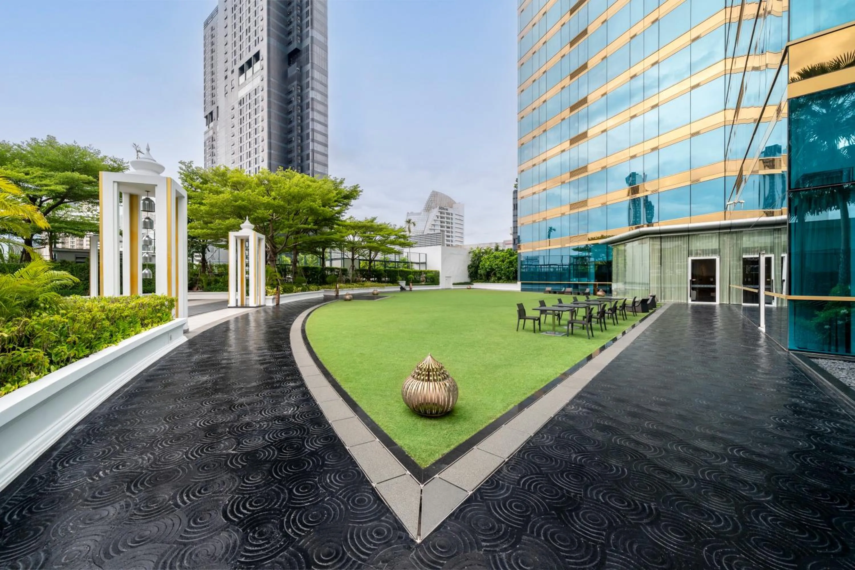 Garden in Grande Centre Point Hotel Terminal21