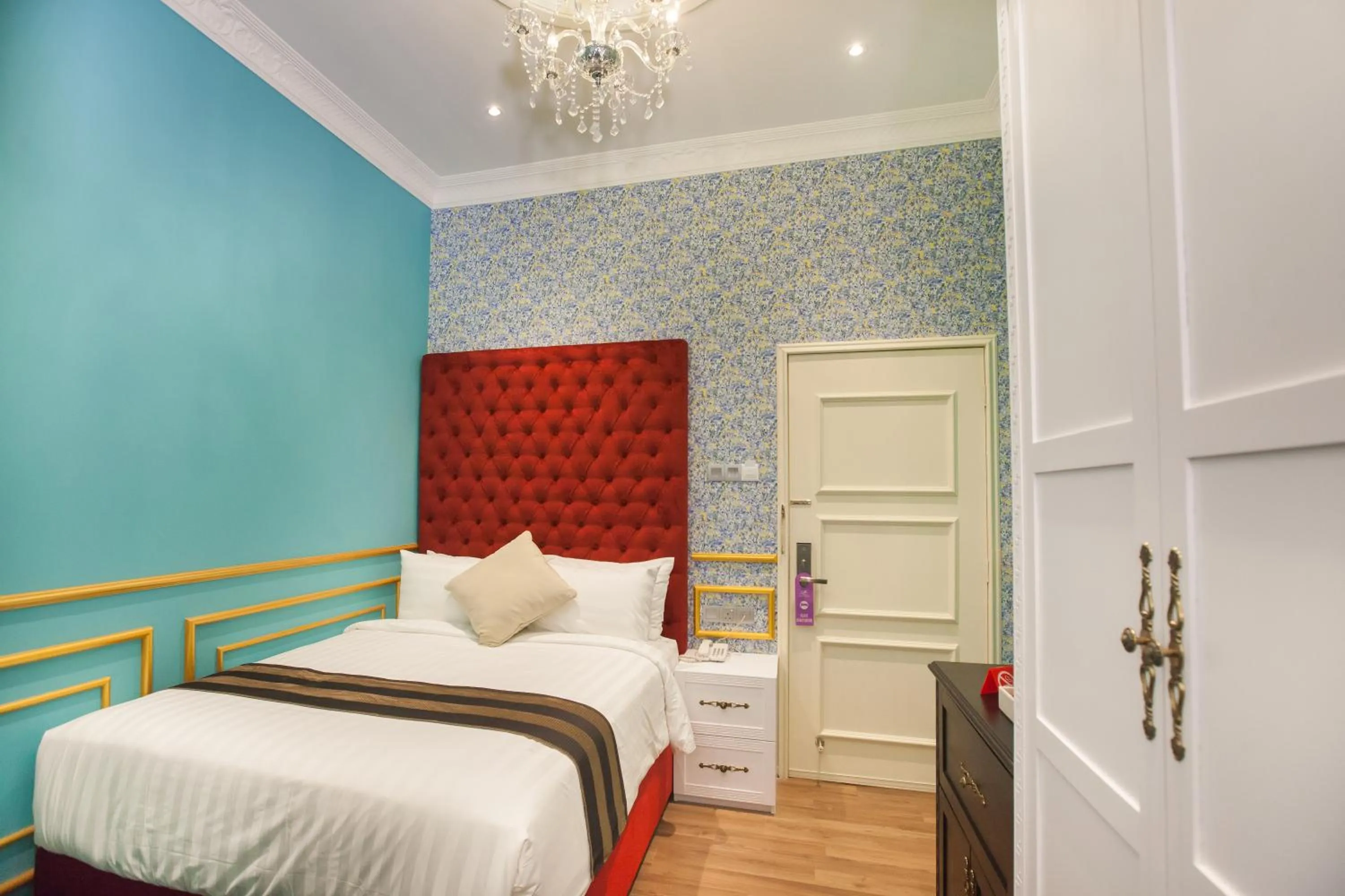 Photo of the whole room, Bed in Apple Heritage Hotel