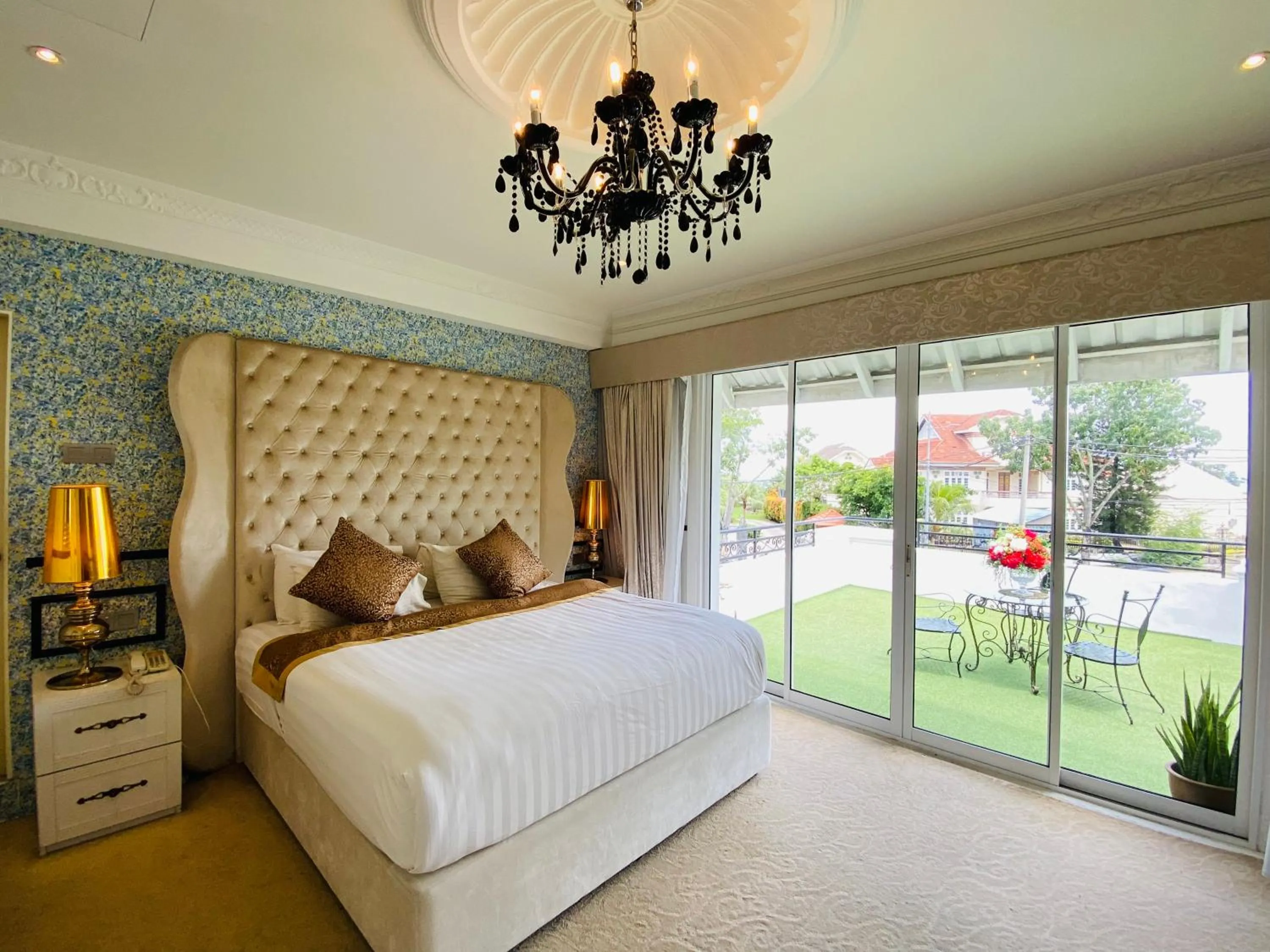 Bed in Apple Heritage Hotel