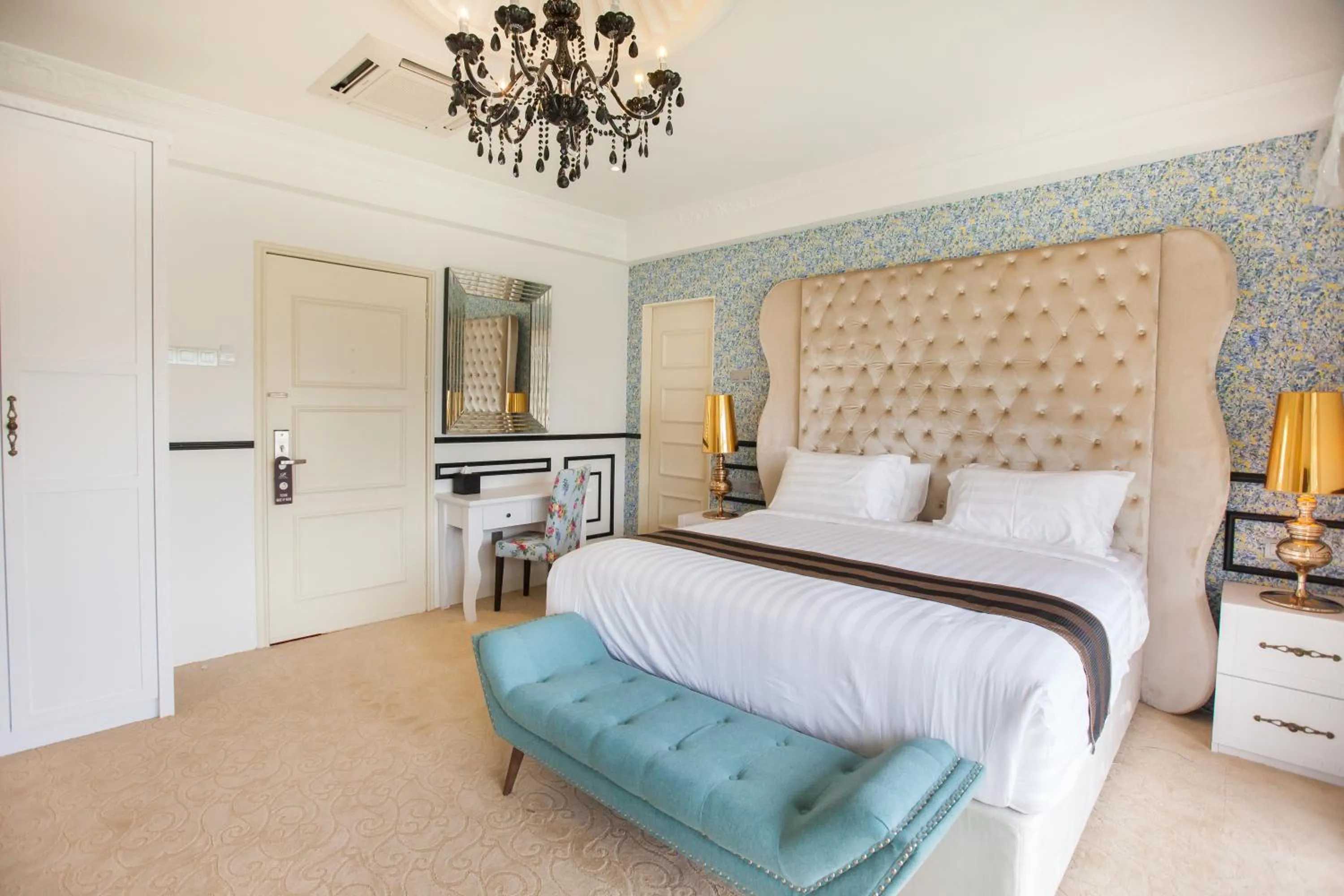 Bed in Apple Heritage Hotel