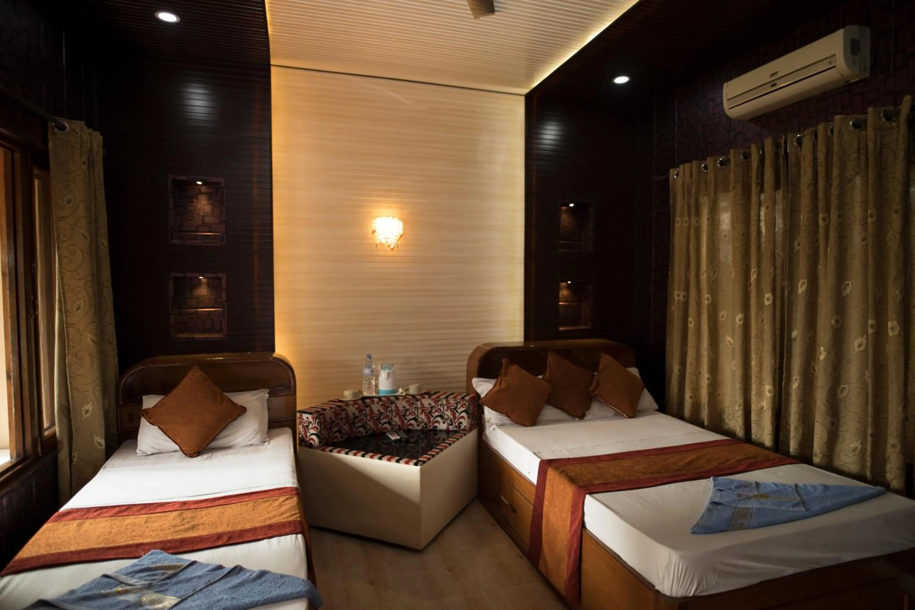 Bed in Chitwan Forest Resort with swimming pool , Chitwan National Park