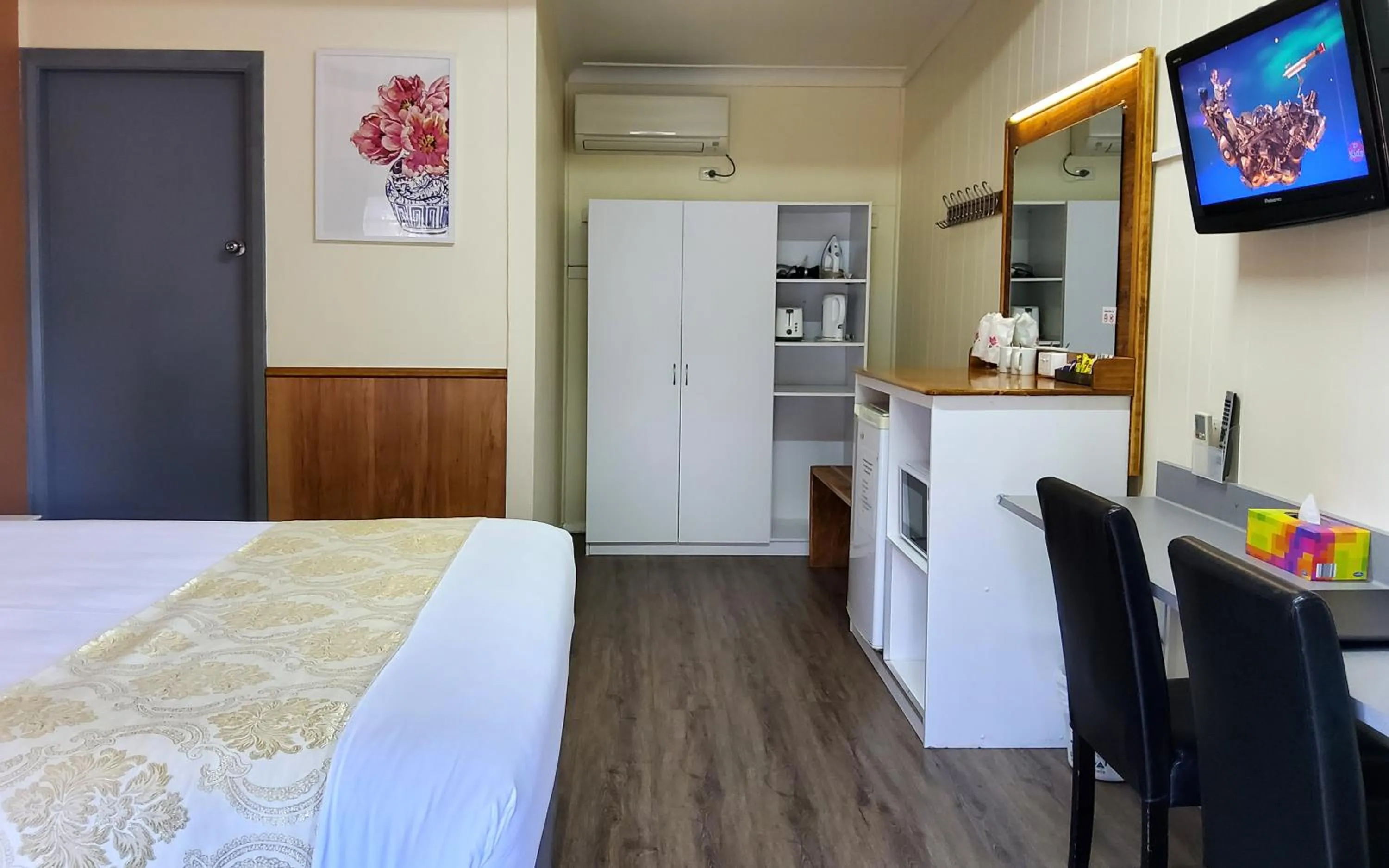 Bedroom, Bed in Highway Motor Inn Taree