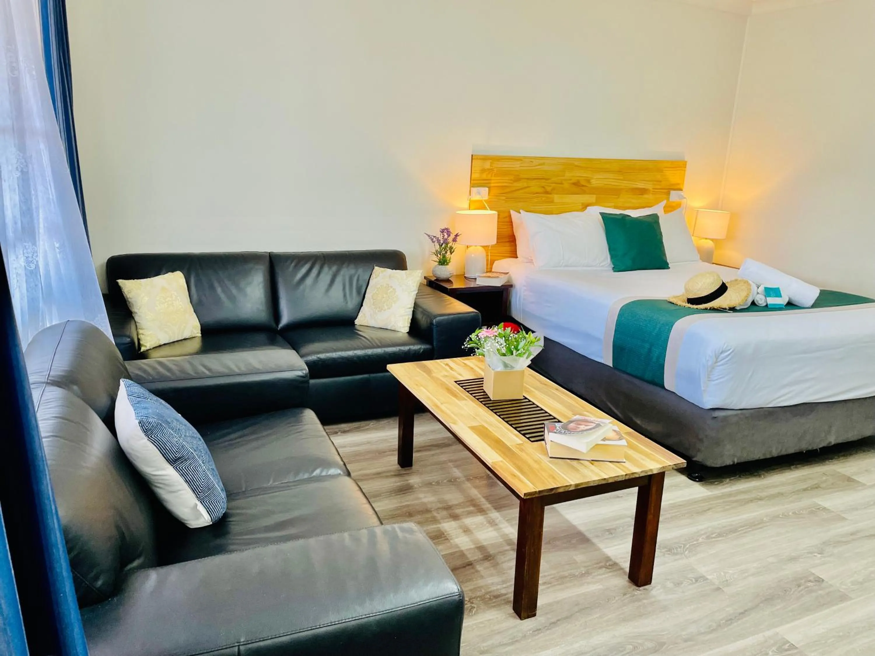 Bedroom, Bed in Highway Motor Inn Taree