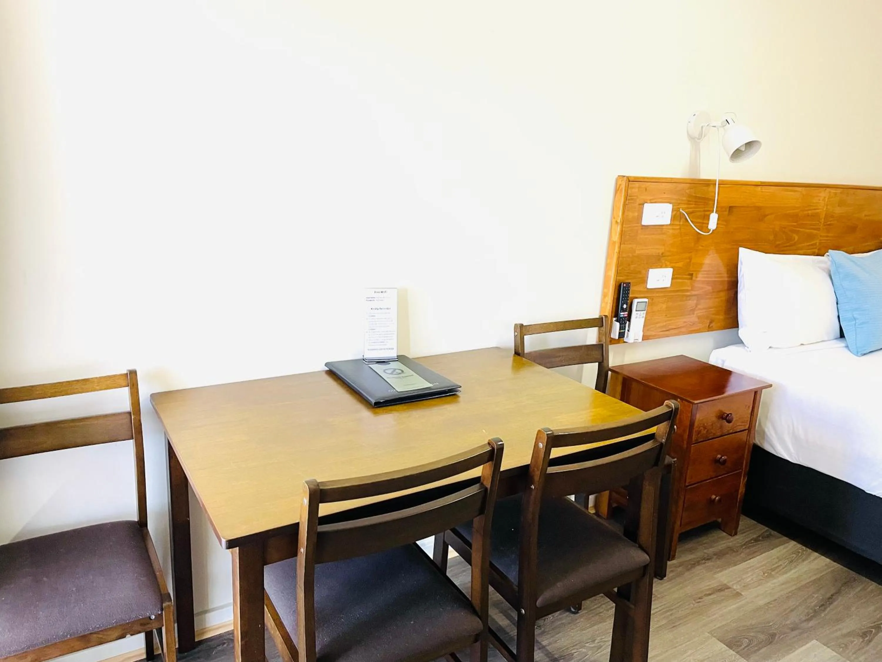 Bed in Highway Motor Inn Taree