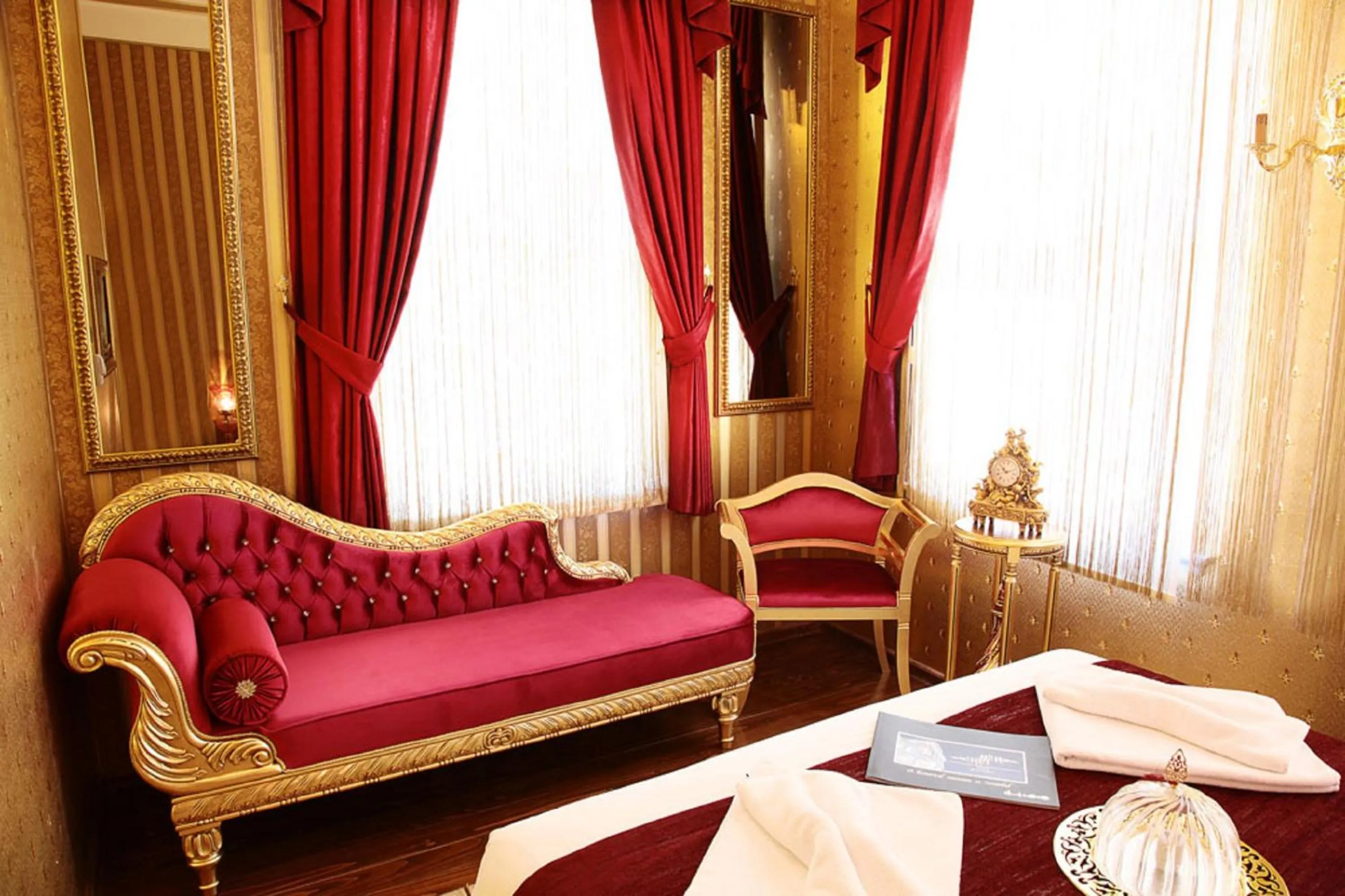 Seating area, Bed in Sultan Tughra Hotel