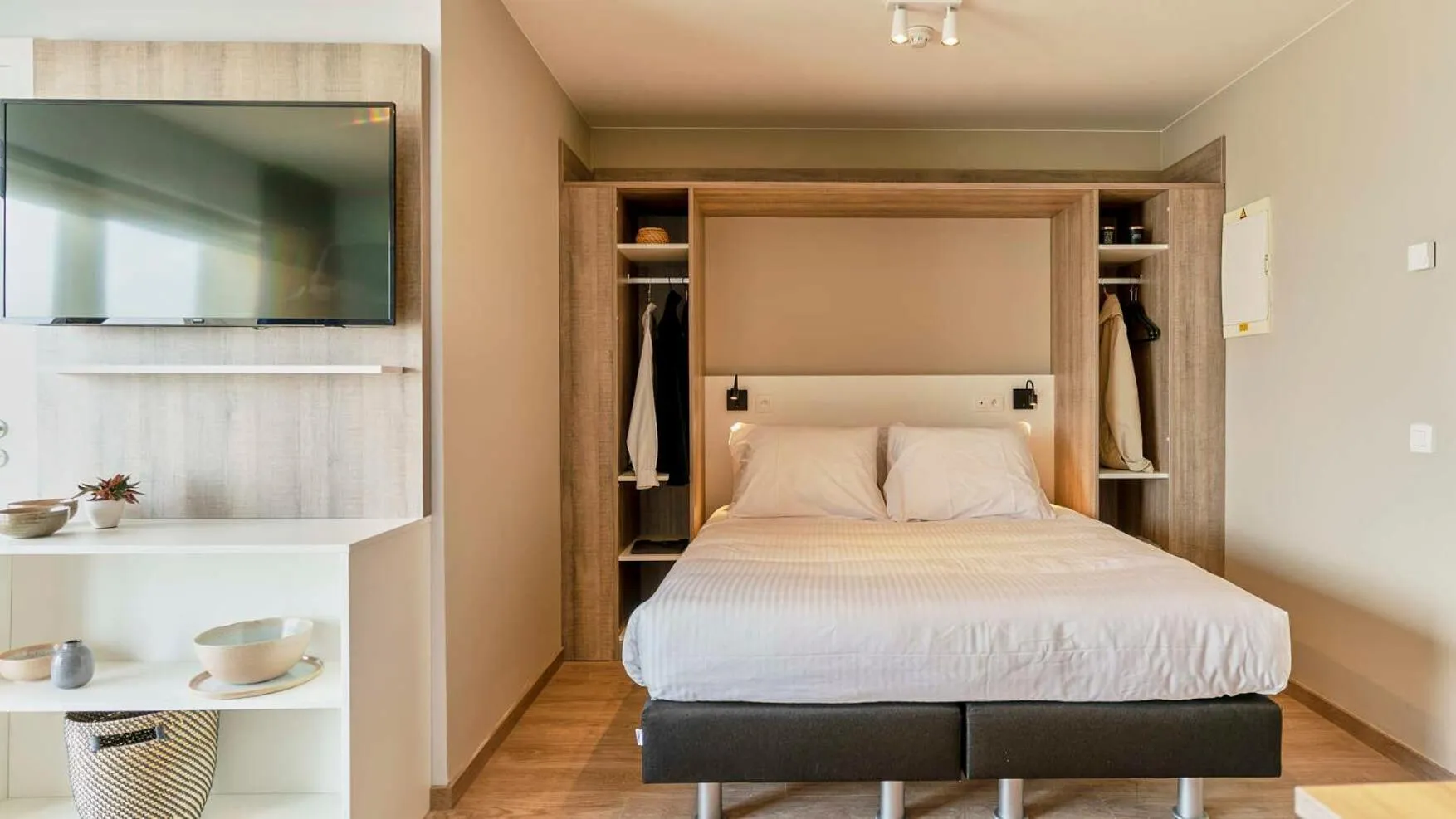 Bedroom, Bed in Holiday Suites Blankenberge