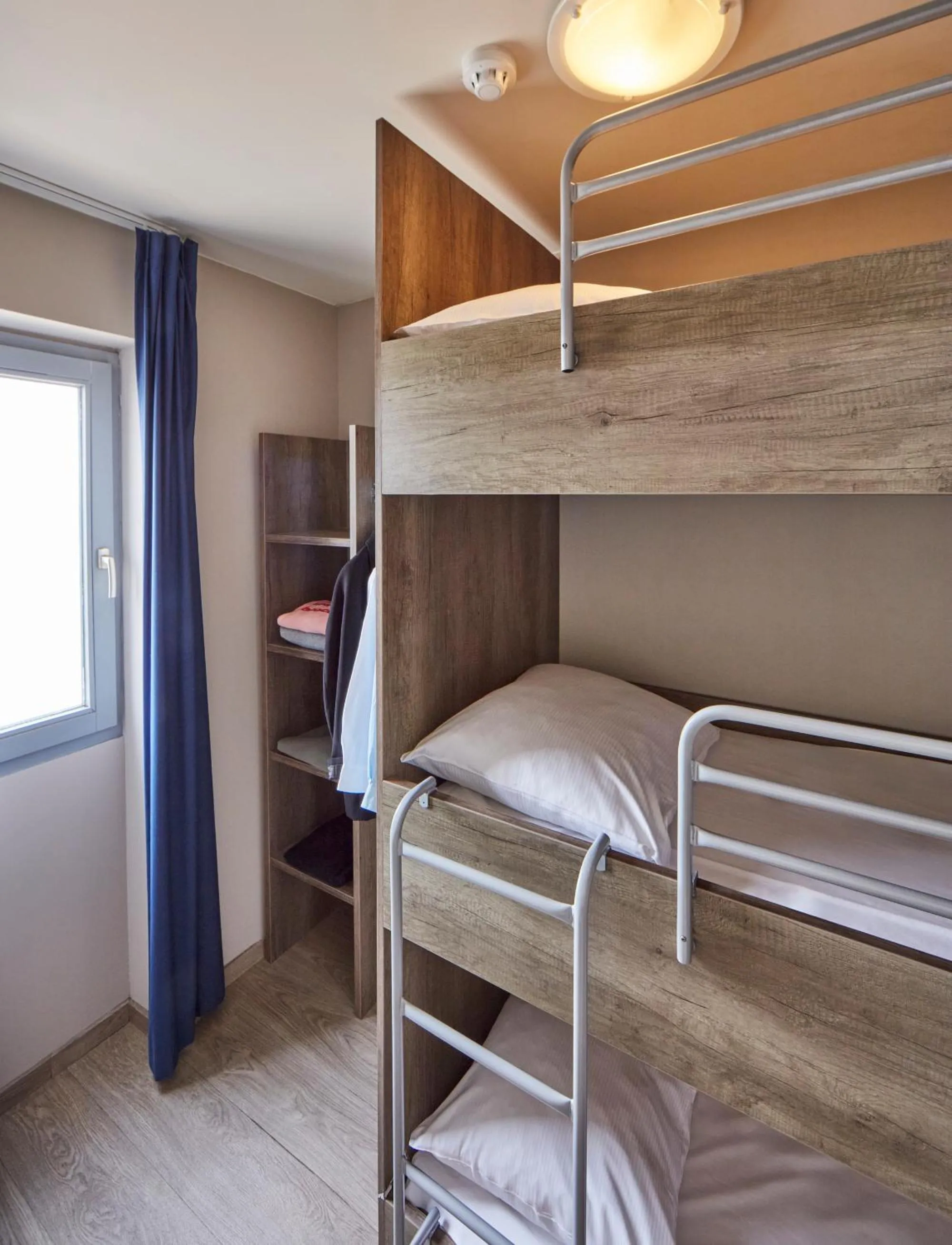 Bedroom, Bed in Holiday Suites Blankenberge