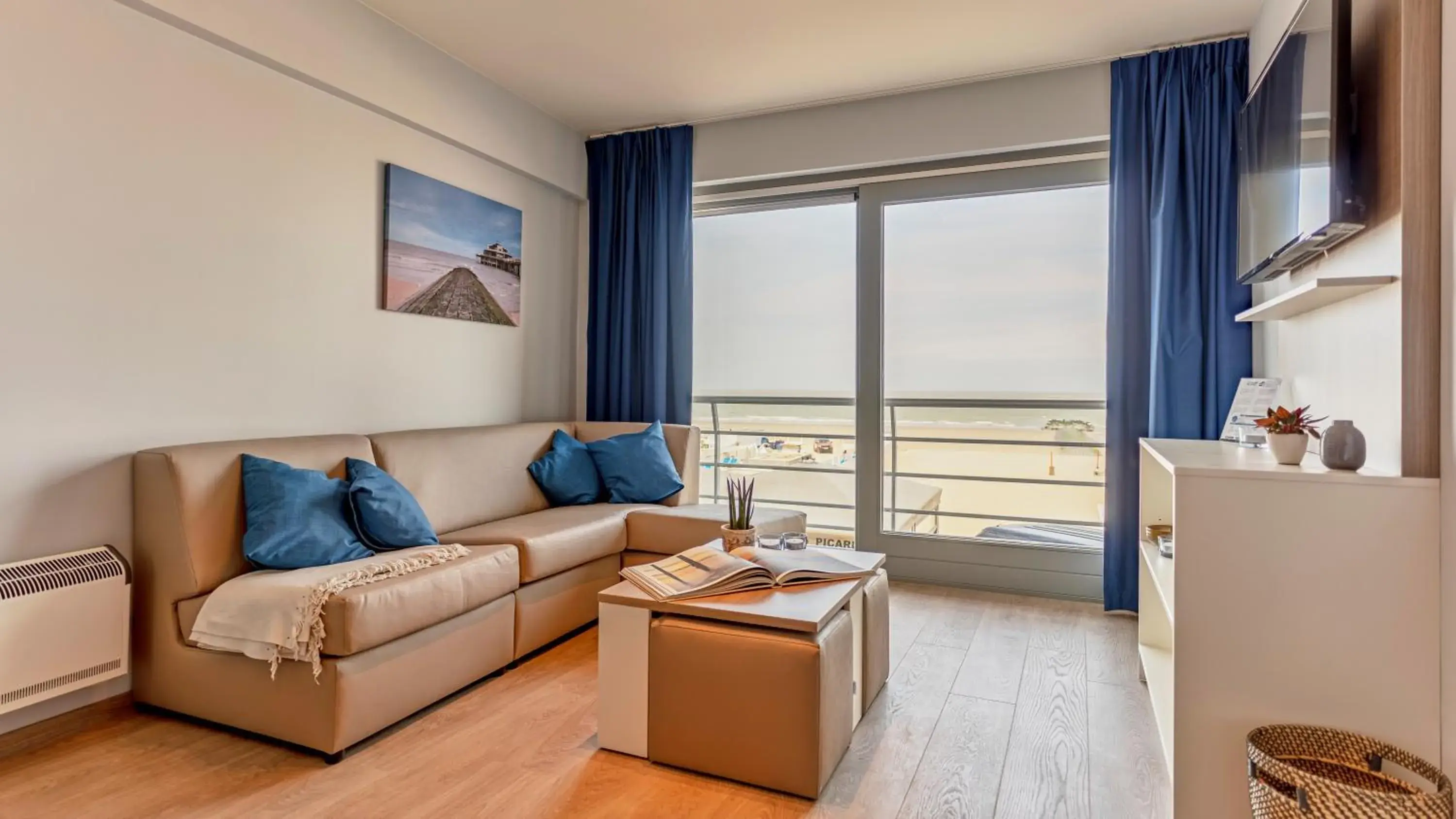 Suite with Partial sea view without Balcony | 4p in Holiday Suites Blankenberge Suite with Partial sea view without Balcony | 4p in Holiday Suites Blankenberge