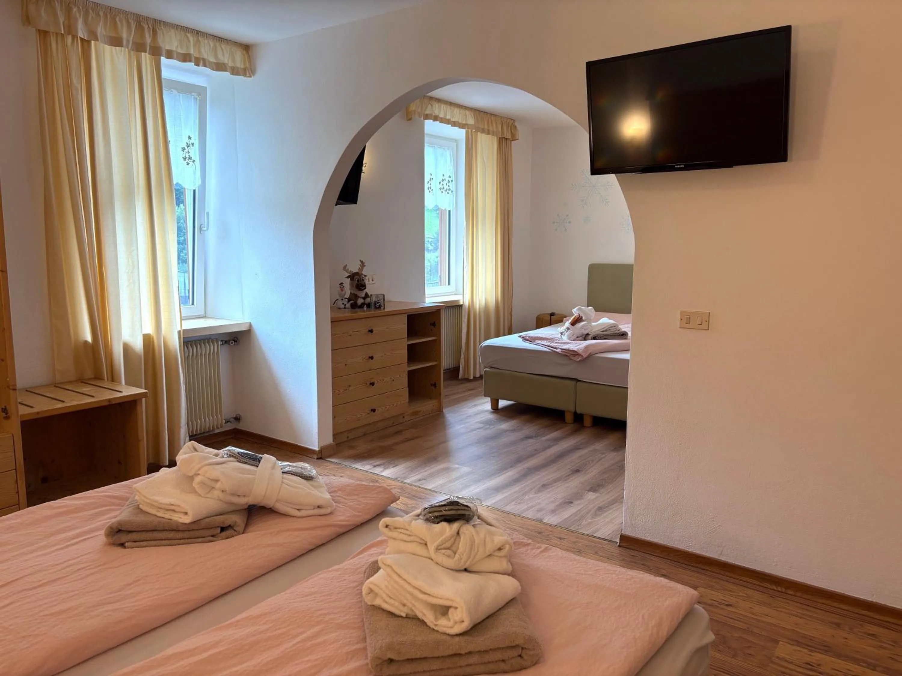 Bedroom, Bed in Alpen Family Hotel Someda