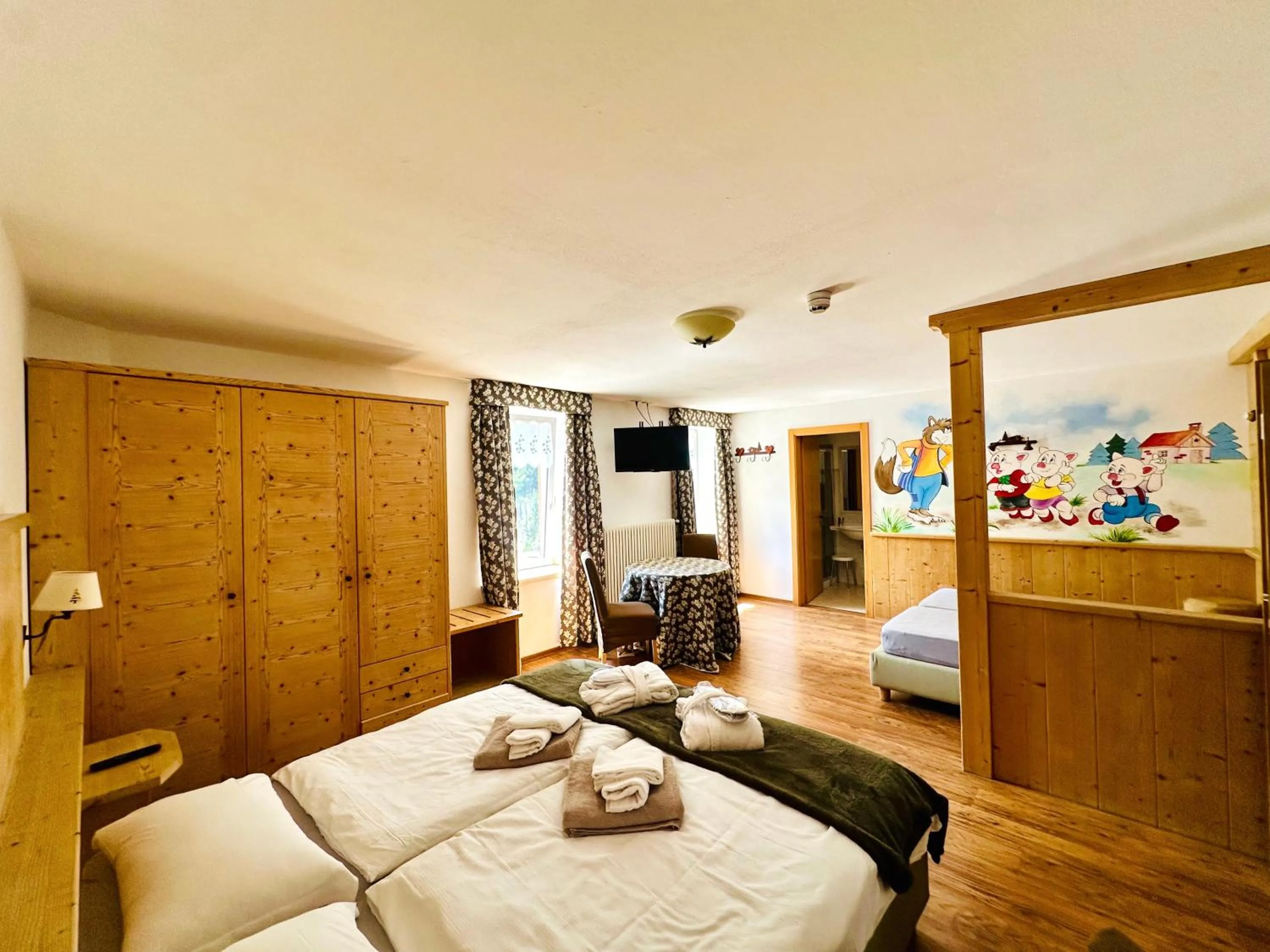 Bedroom, Bed in Alpen Family Hotel Someda
