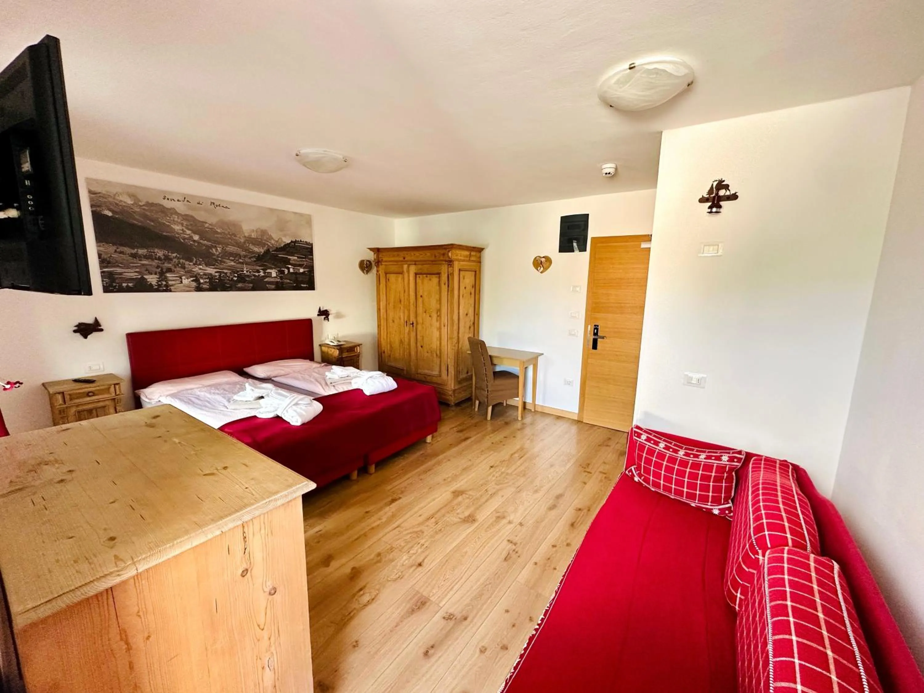 Bedroom, Bed in Alpen Family Hotel Someda