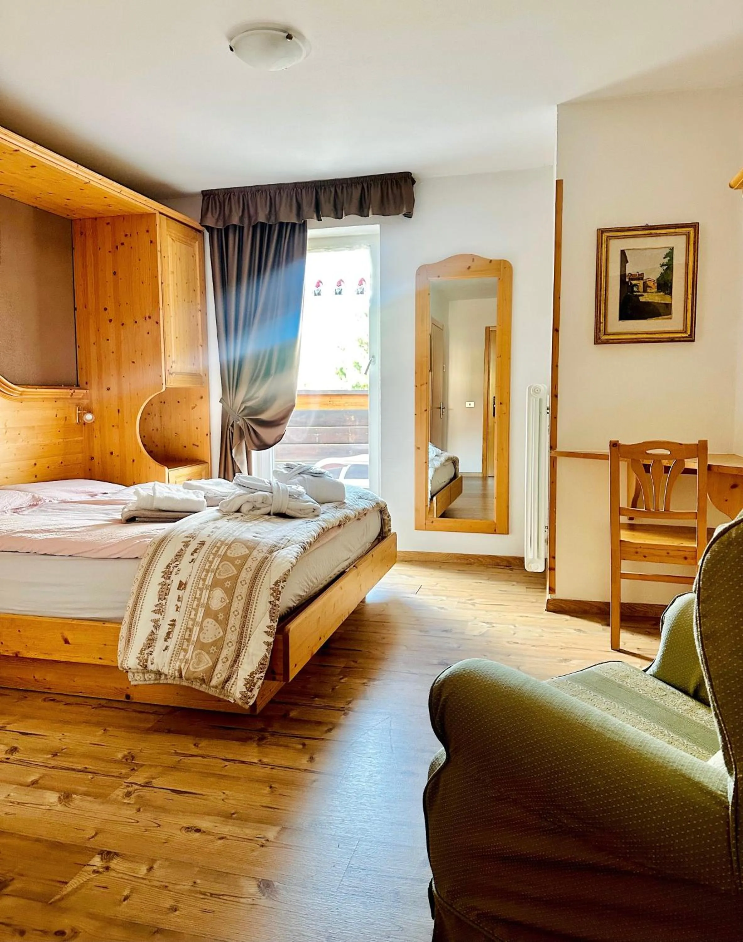 Bedroom, Bed in Alpen Family Hotel Someda