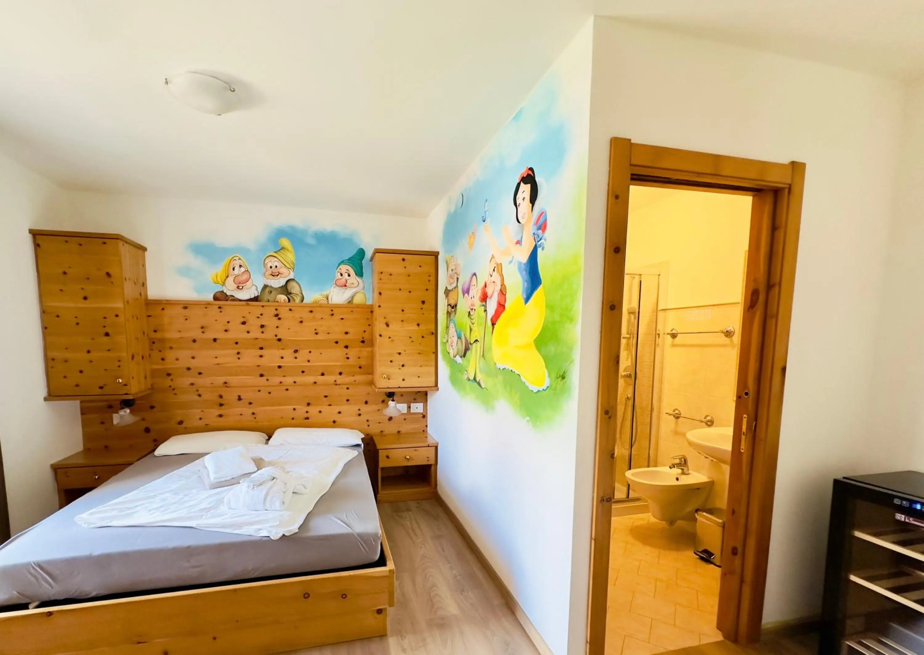 Bedroom, Bed in Alpen Family Hotel Someda