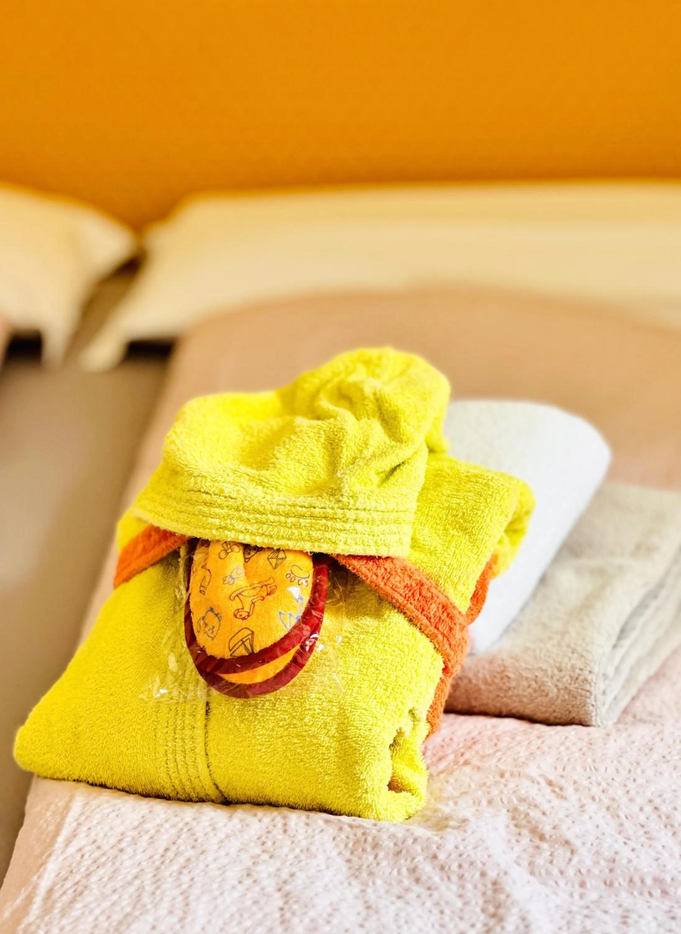towels, Bed in Alpen Family Hotel Someda