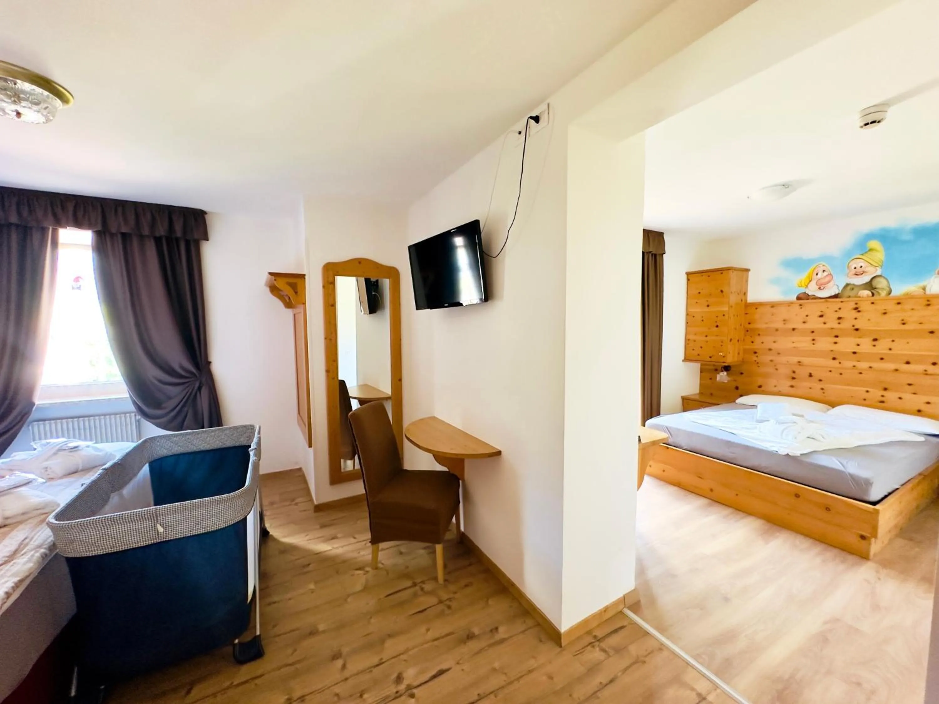 Bedroom, Bed in Alpen Family Hotel Someda