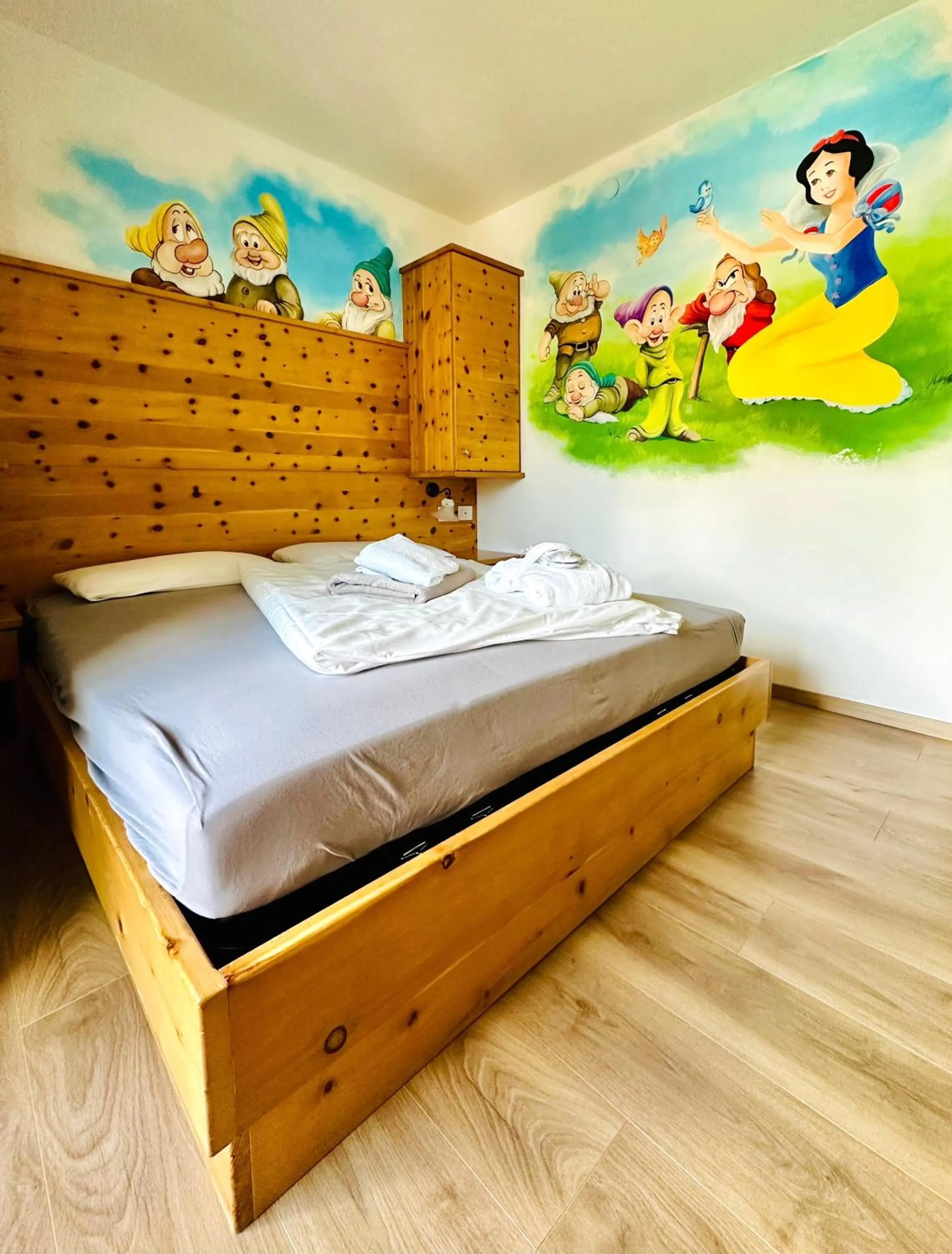 Bedroom, Bed in Alpen Family Hotel Someda