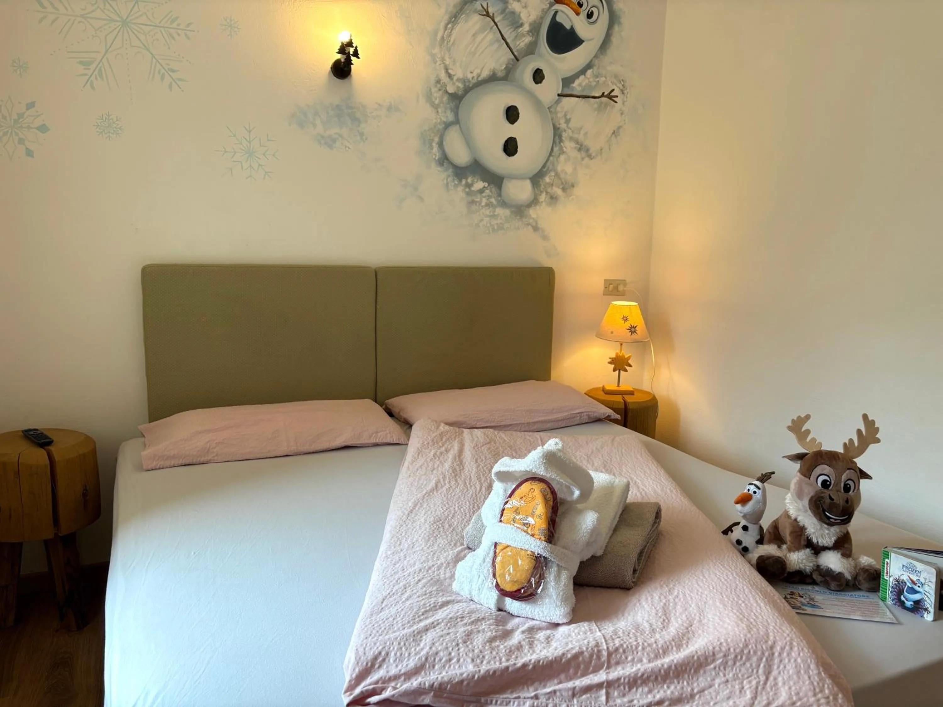 Bedroom, Bed in Alpen Family Hotel Someda