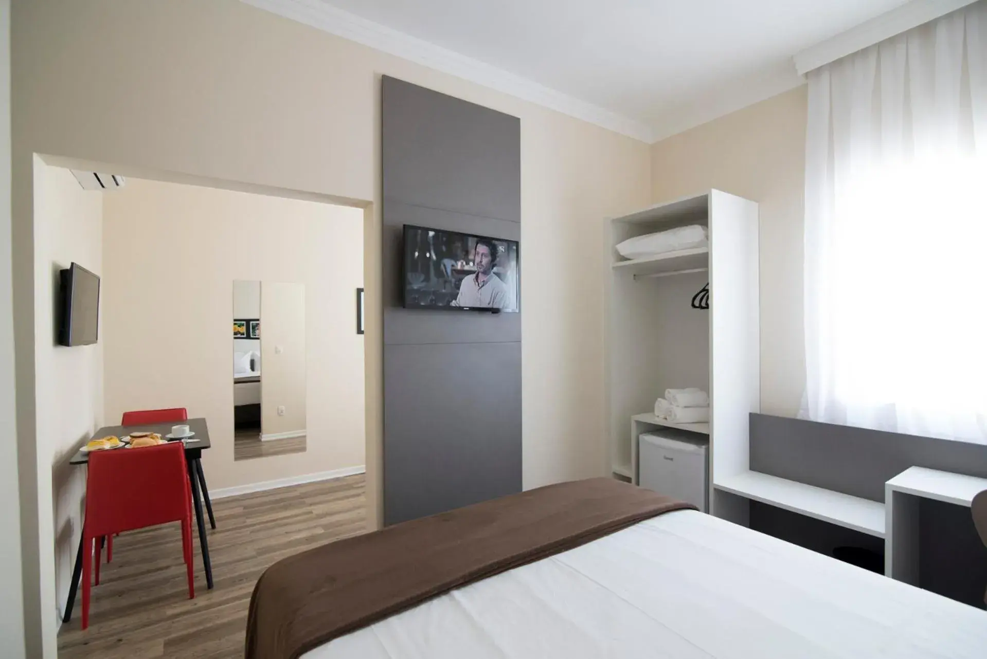 Master Triple Room (1 Double Bed + 1 Sofa Bed) in Hotel H2 Congonhas Master Triple Room (1 Double Bed + 1 Sofa Bed) in Hotel H2 Congonhas