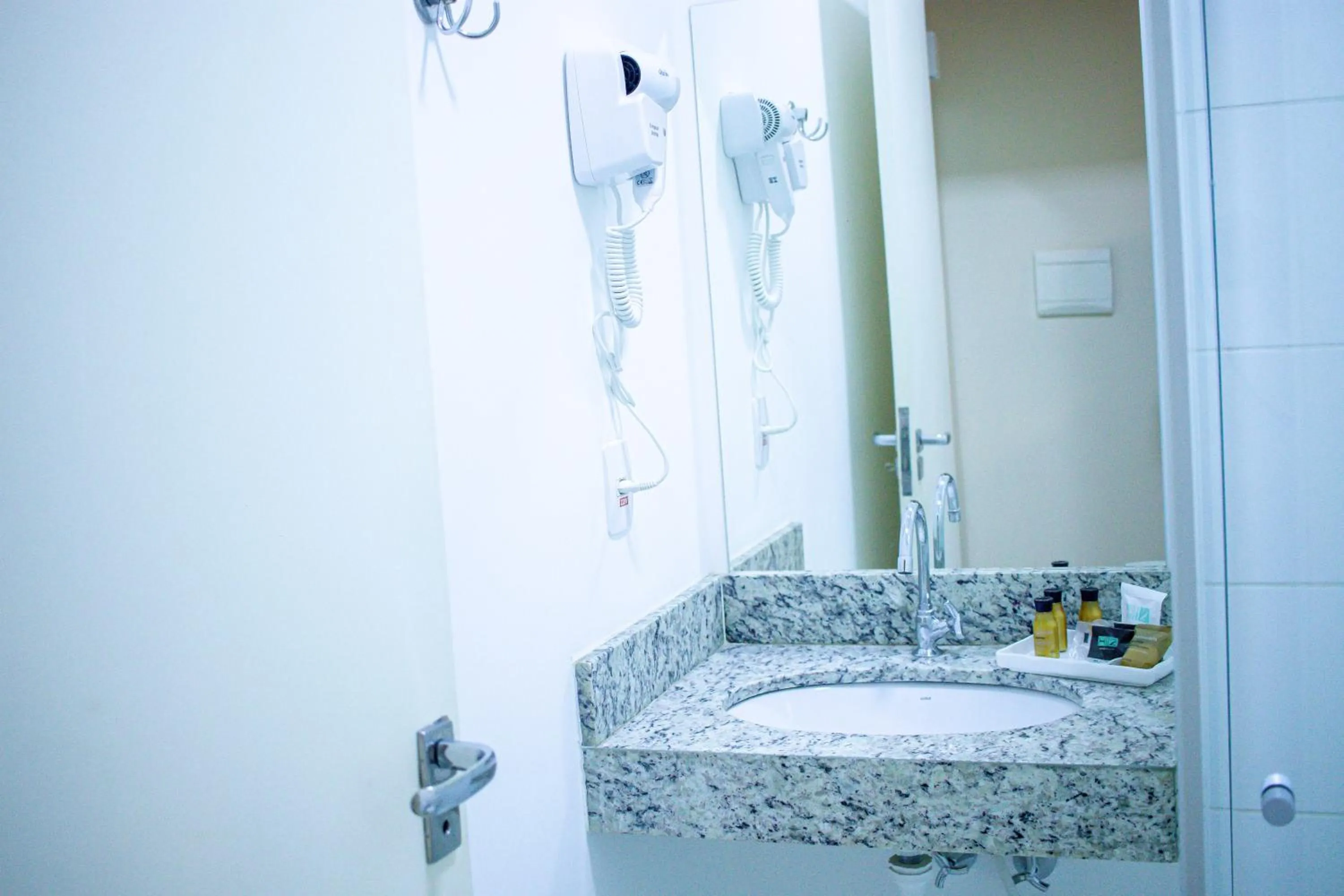 Master Triple Room (3 single beds) in Hotel H2 Congonhas