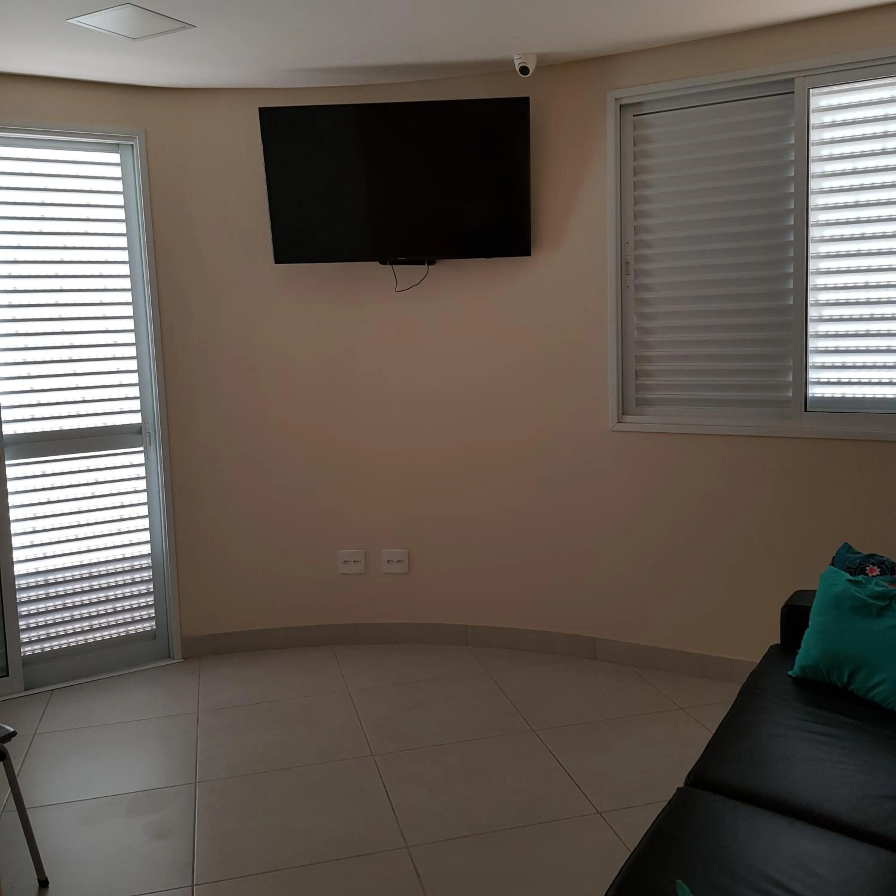 Communal lounge/ TV room in Tapera Hostel