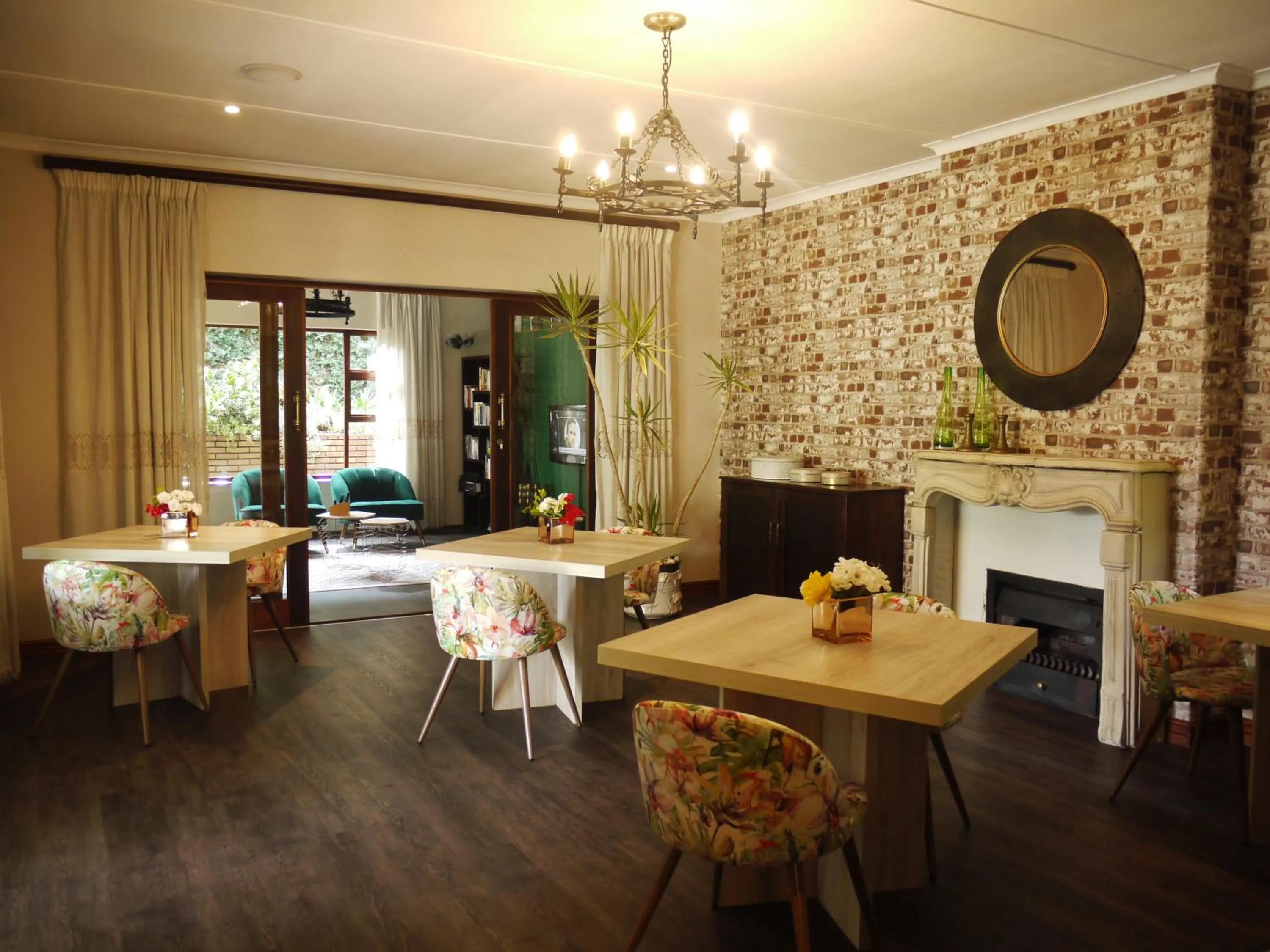 Restaurant/places to eat in Claires of Sandton Luxury Guest House