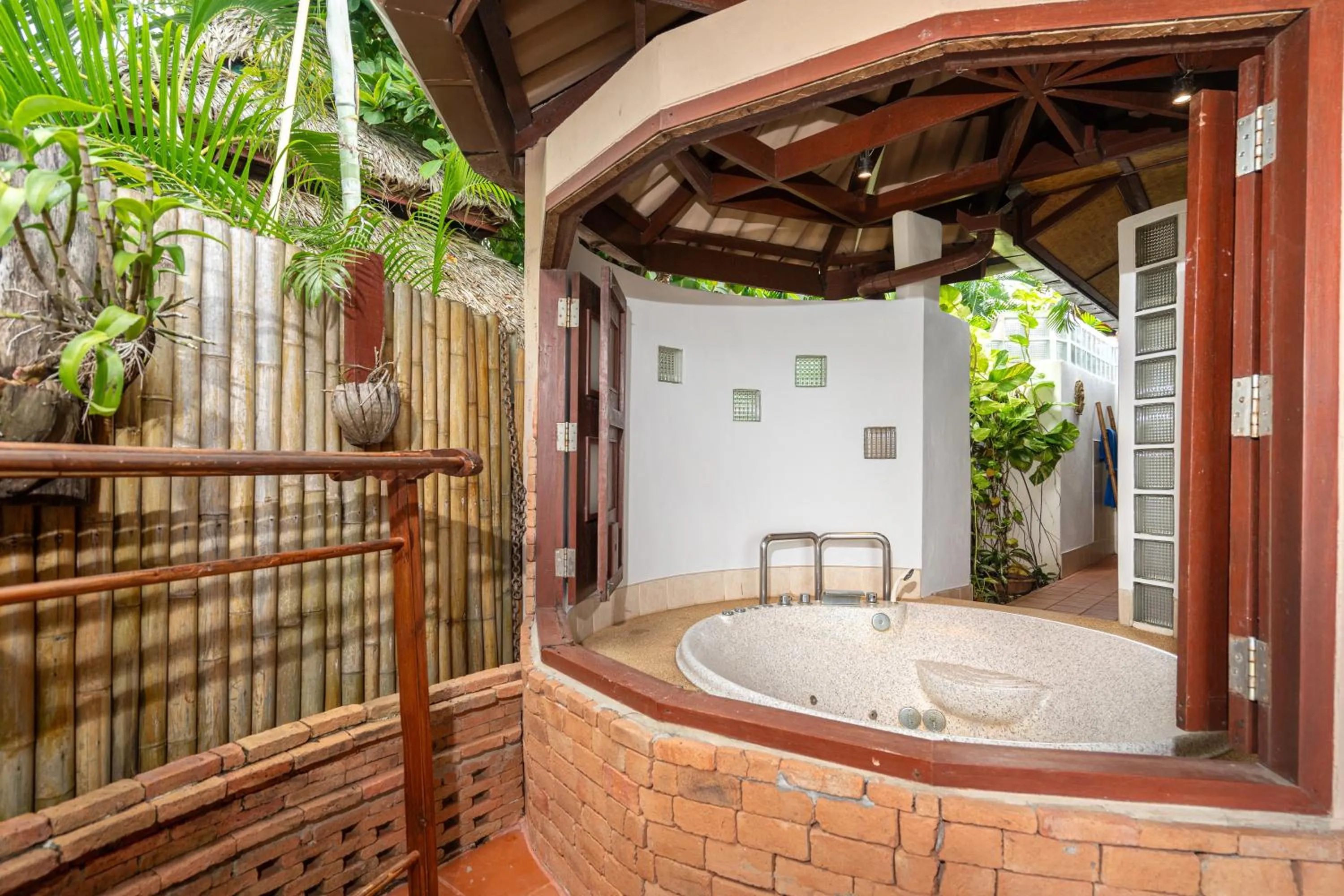 Bathroom in Friendship Beach Resort & Atmanjai Wellness Centre