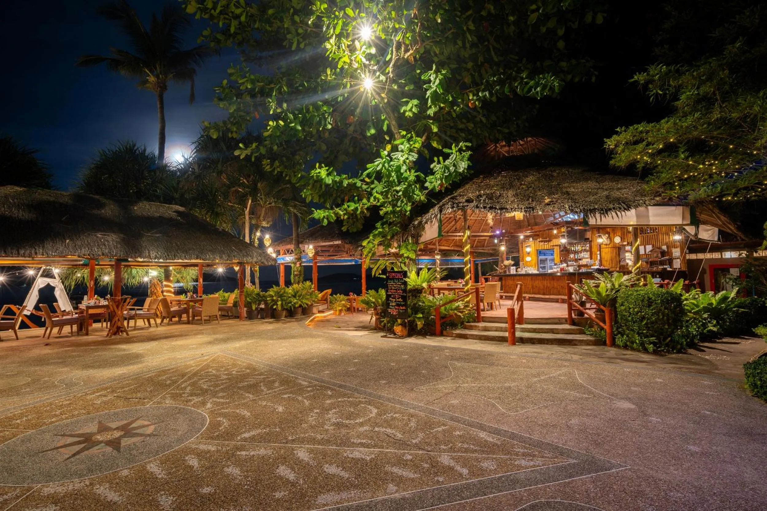 Restaurant/places to eat in Friendship Beach Resort & Atmanjai Wellness Centre