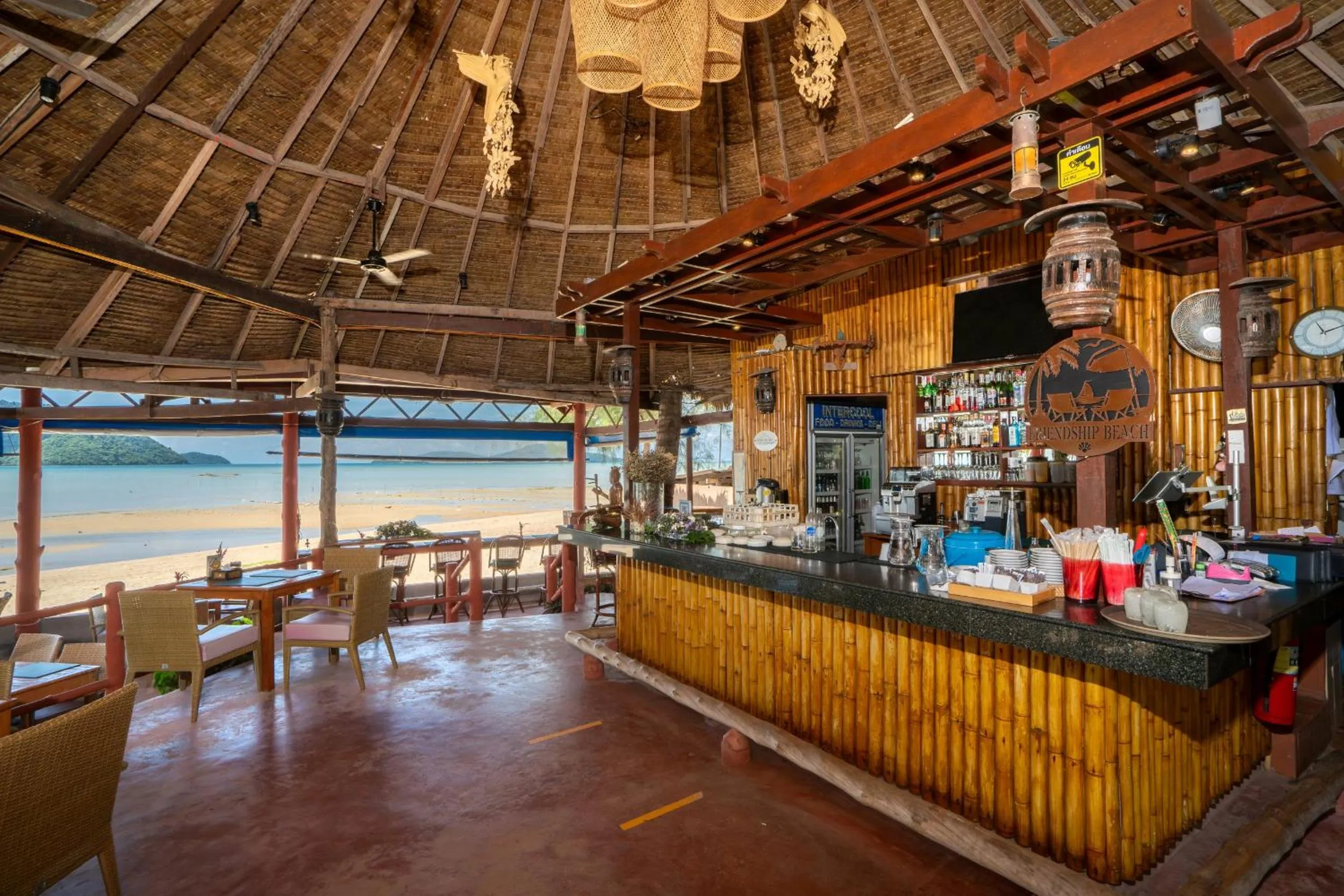 Lounge or bar in Friendship Beach Resort & Atmanjai Wellness Centre