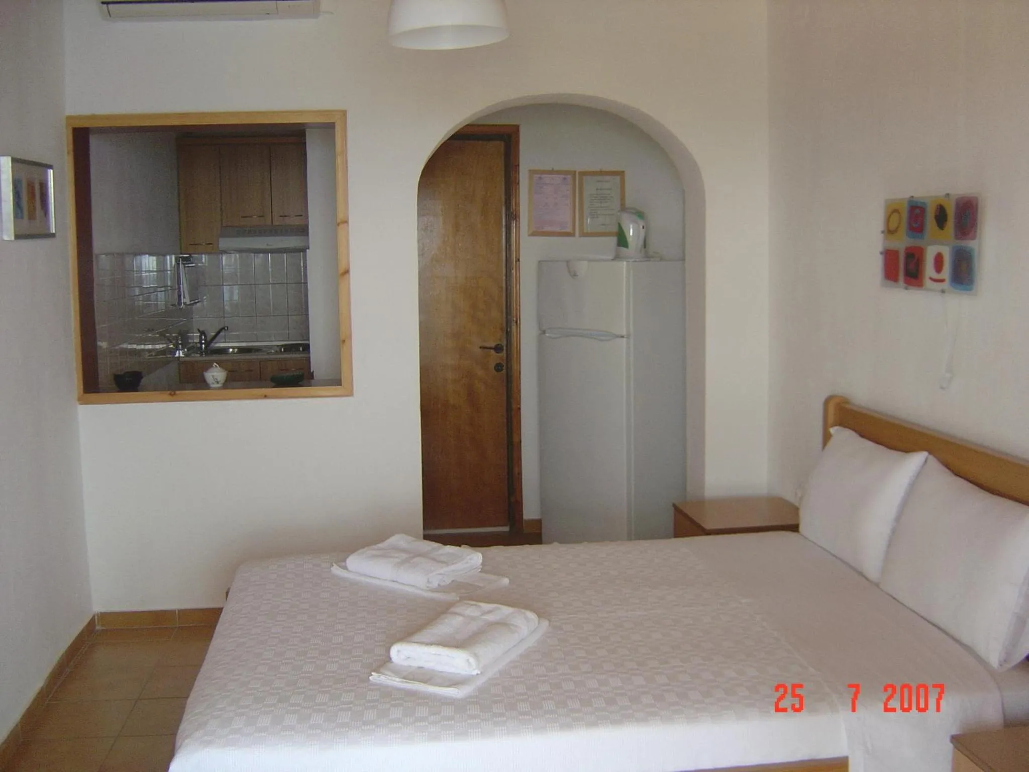 Seating area, Bed in Fatiras Studios