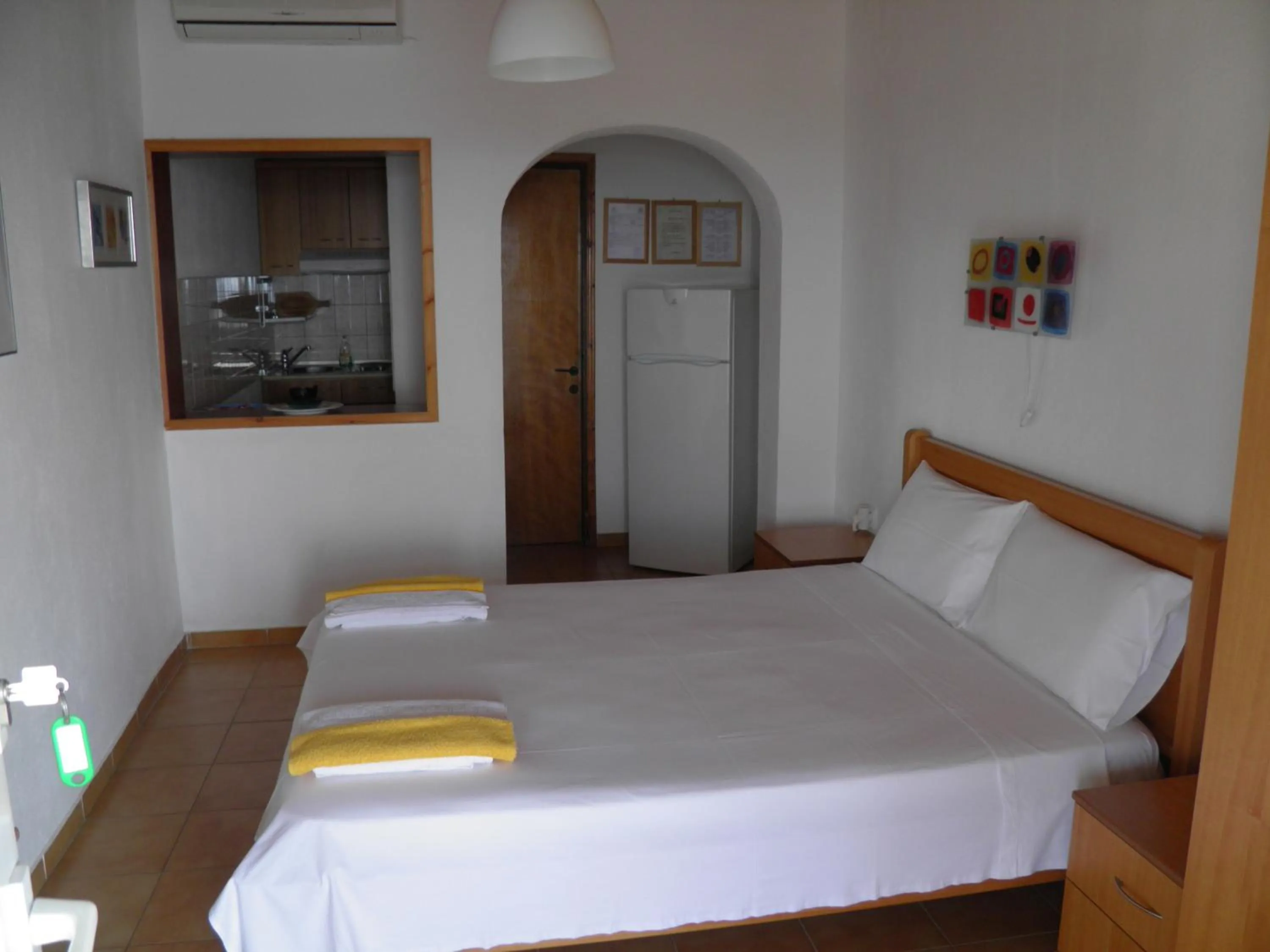 Photo of the whole room, Bed in Fatiras Studios