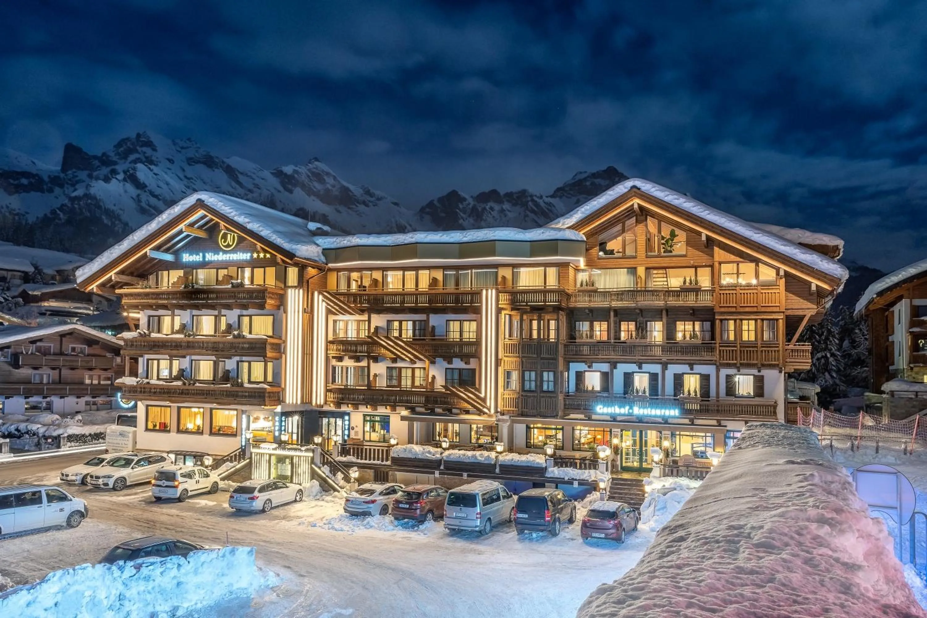 Facade/entrance in Hotel Niederreiter