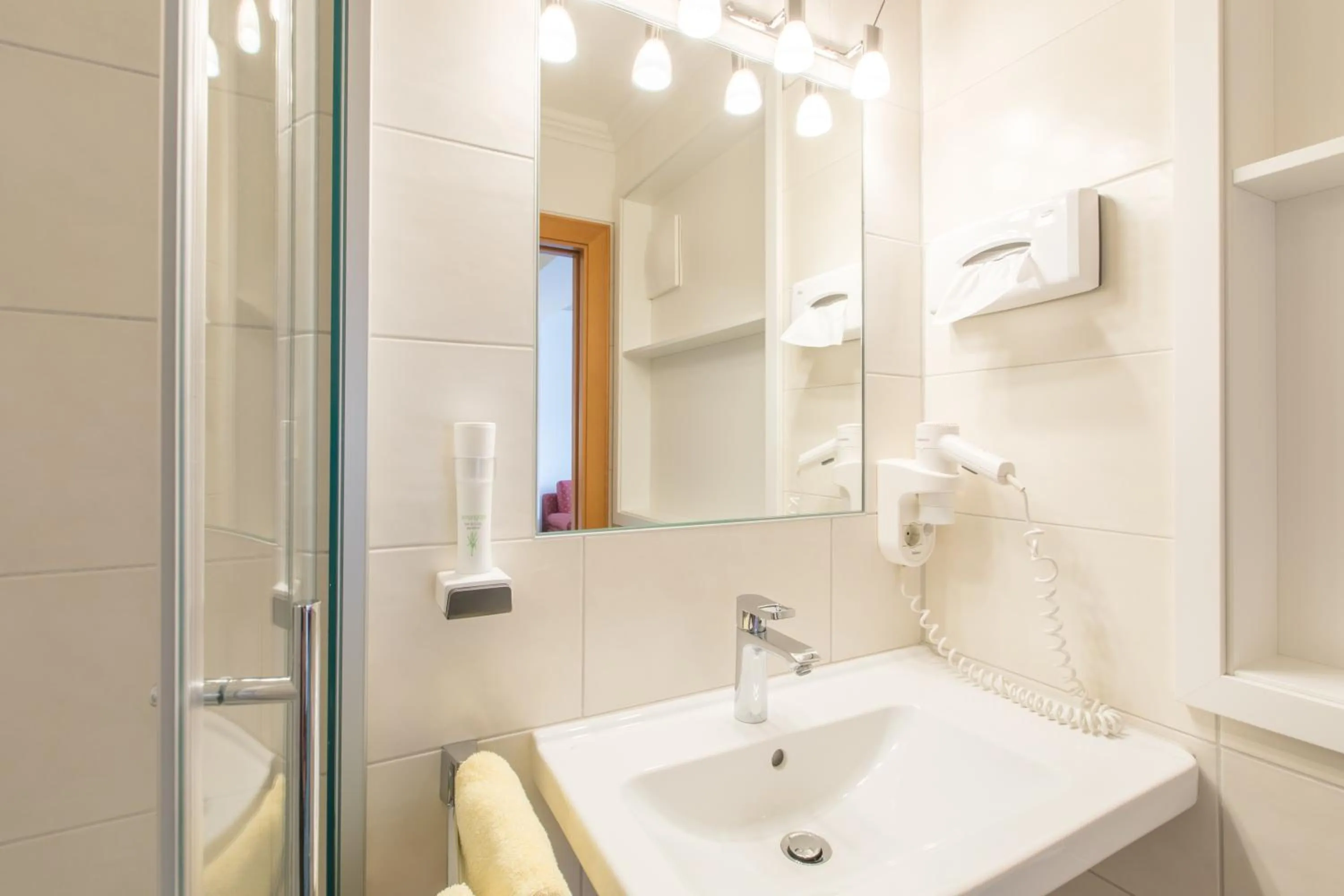 Bathroom in Hotel Niederreiter