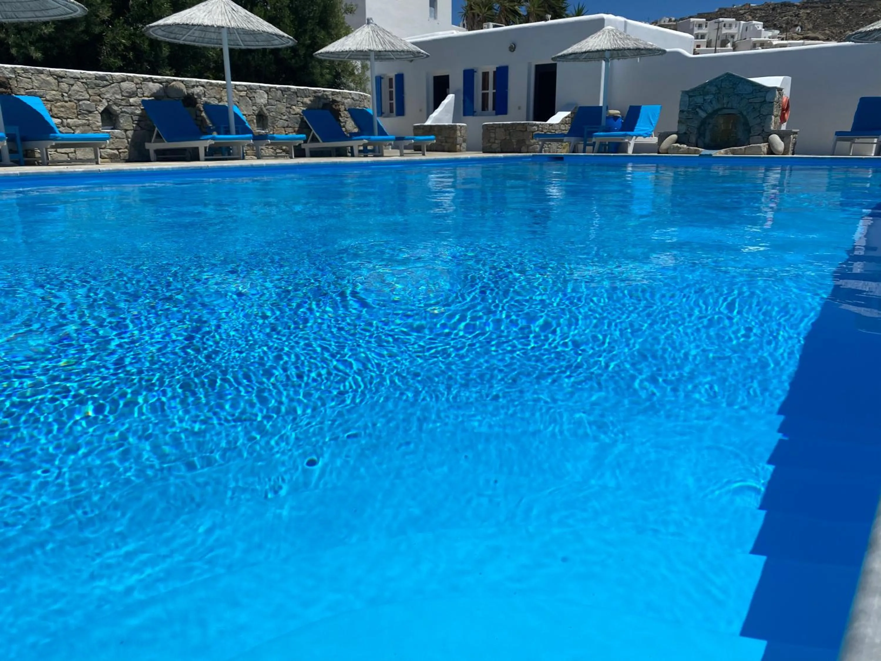 Anemos Hotel & Apartments