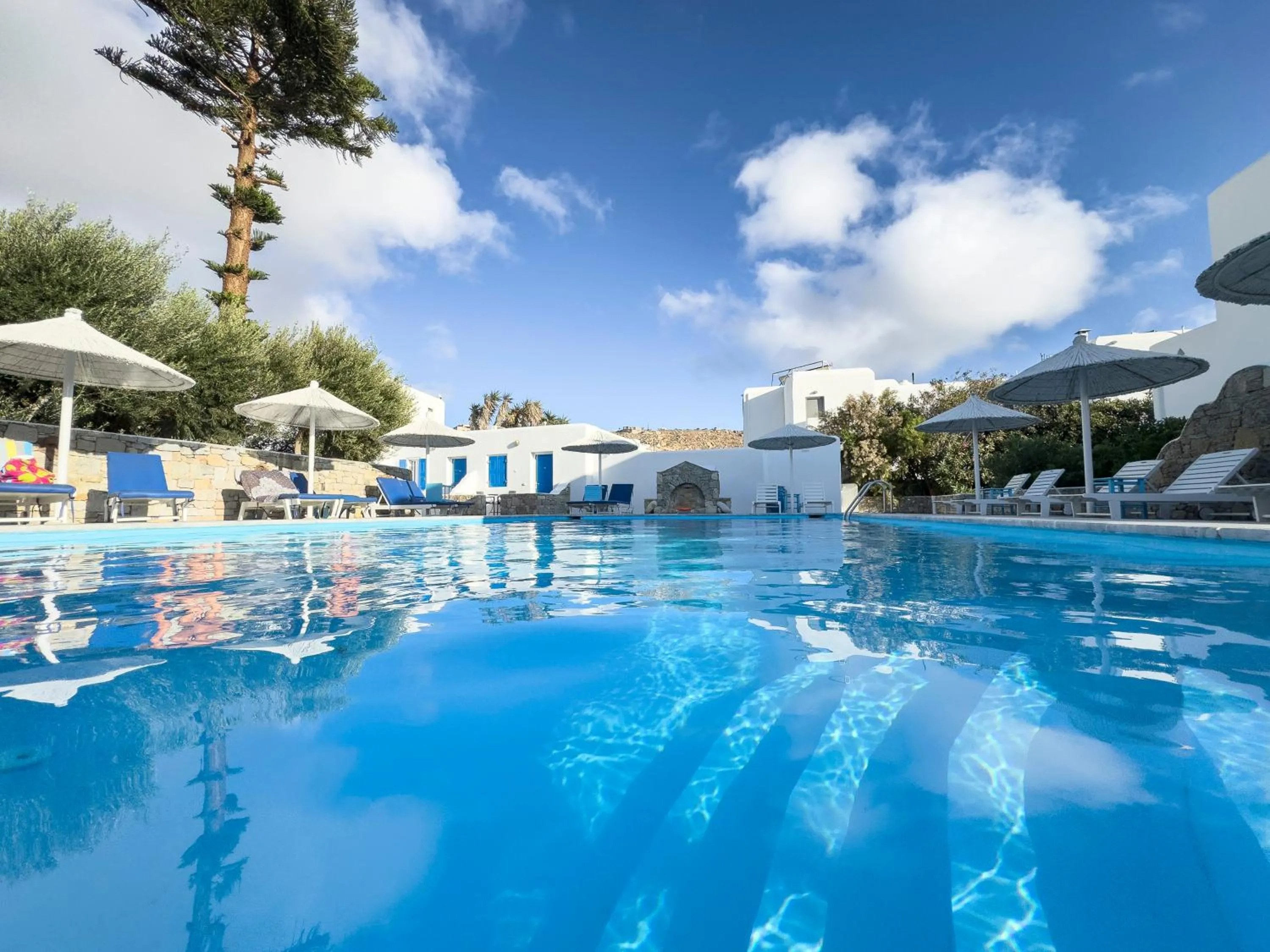 Anemos Hotel & Apartments