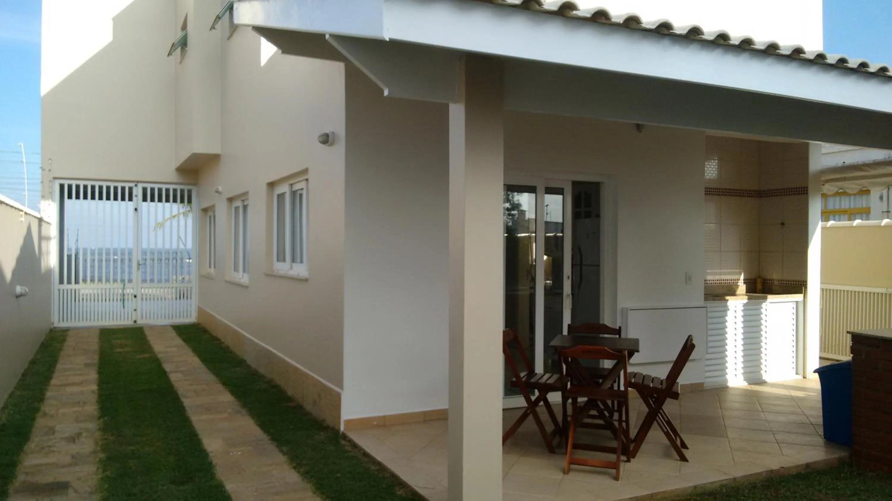 CASA - FRENTE PARA O MAR