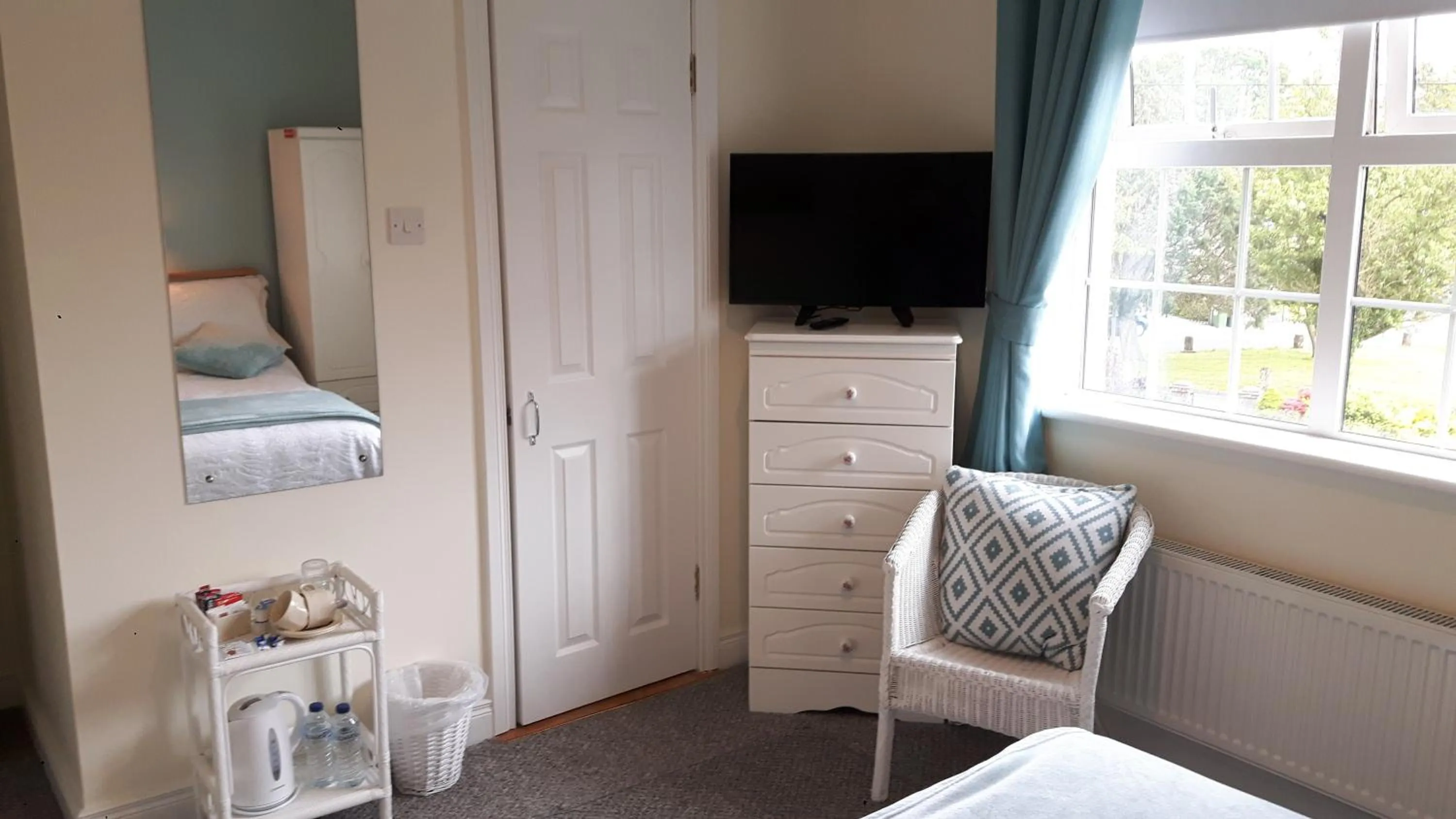 Garden view in Shannonside House N37HF67