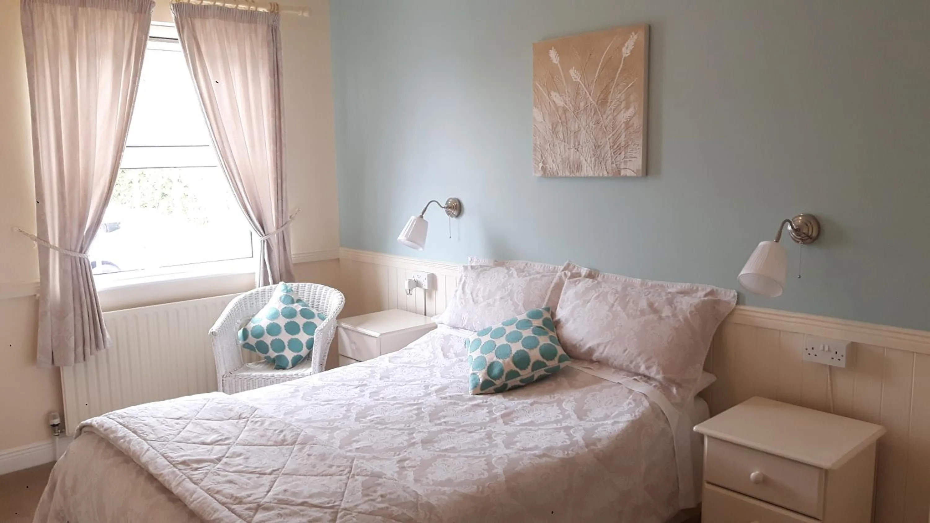 Photo of the whole room in Shannonside House N37HF67