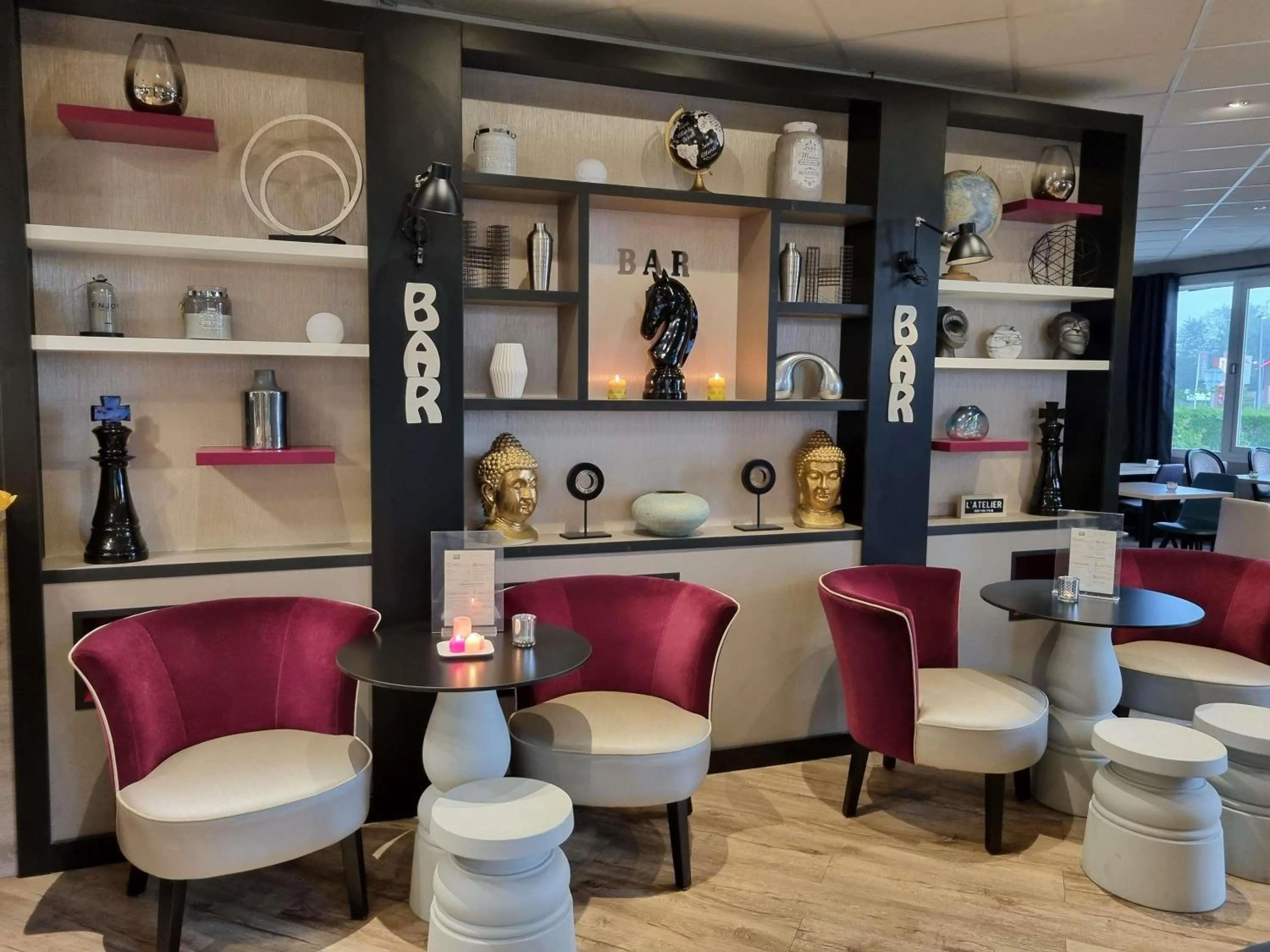 Lounge or bar in ibis Styles Rouen Nord-Barentin