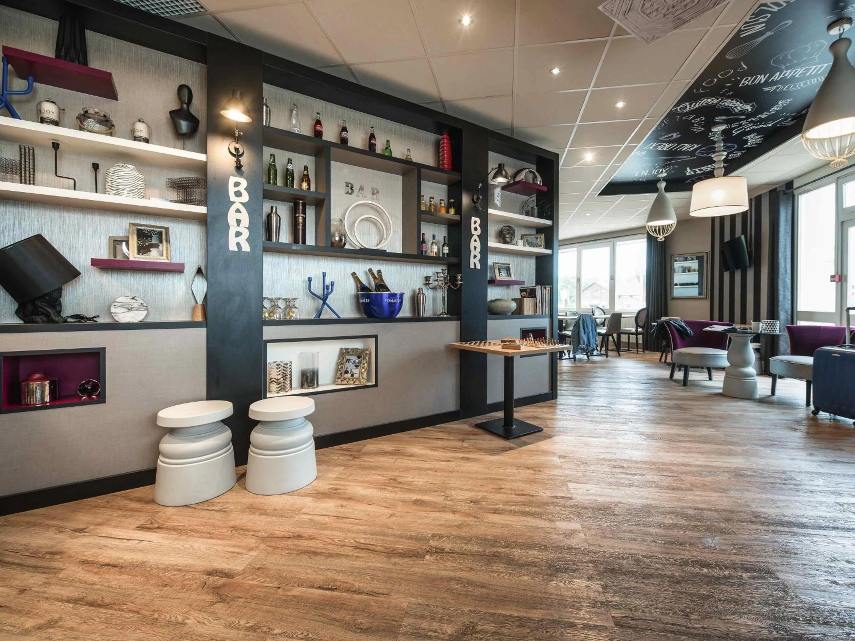 Lounge or bar in ibis Styles Rouen Nord-Barentin