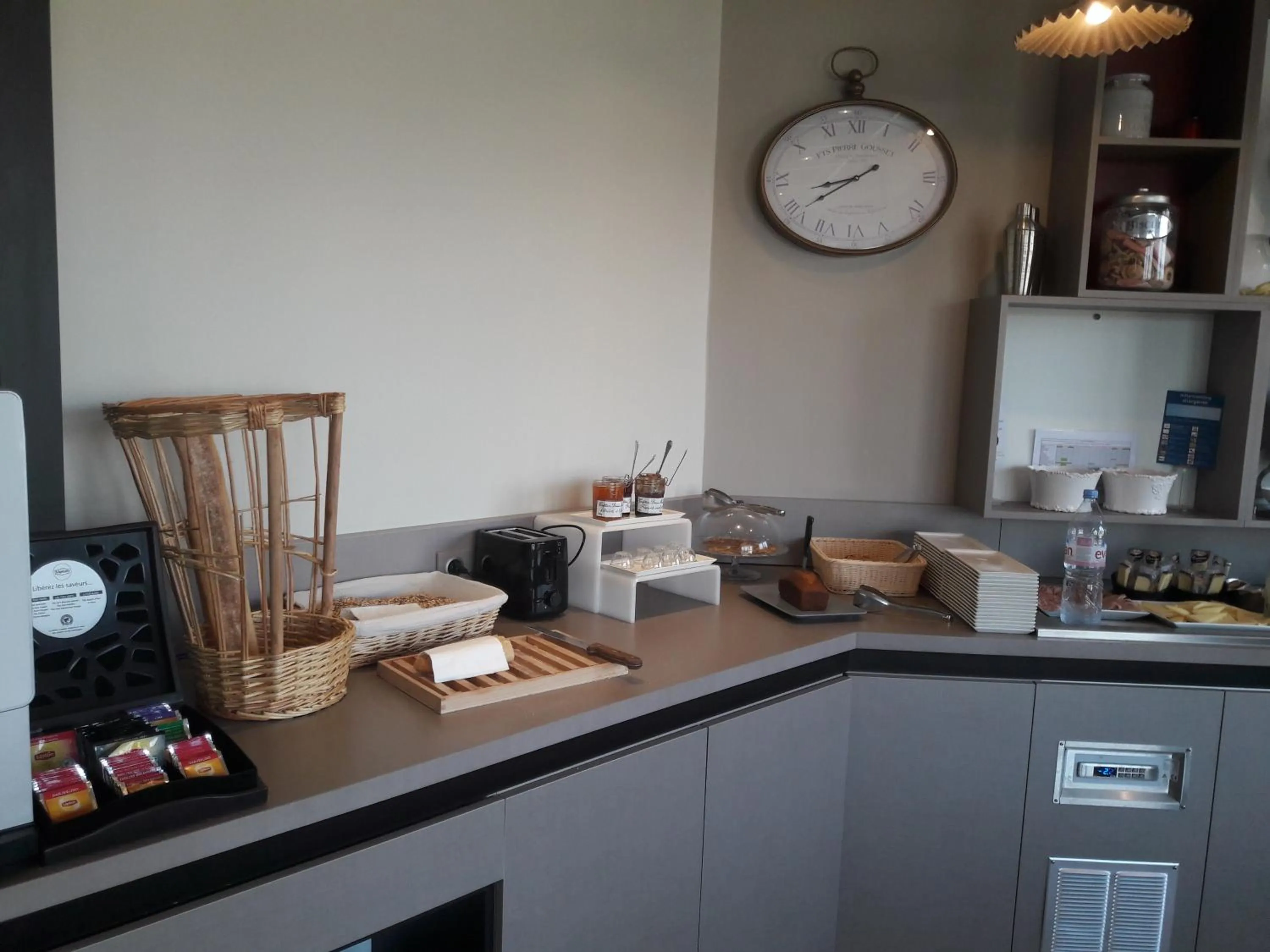 Buffet breakfast in ibis Styles Rouen Nord-Barentin