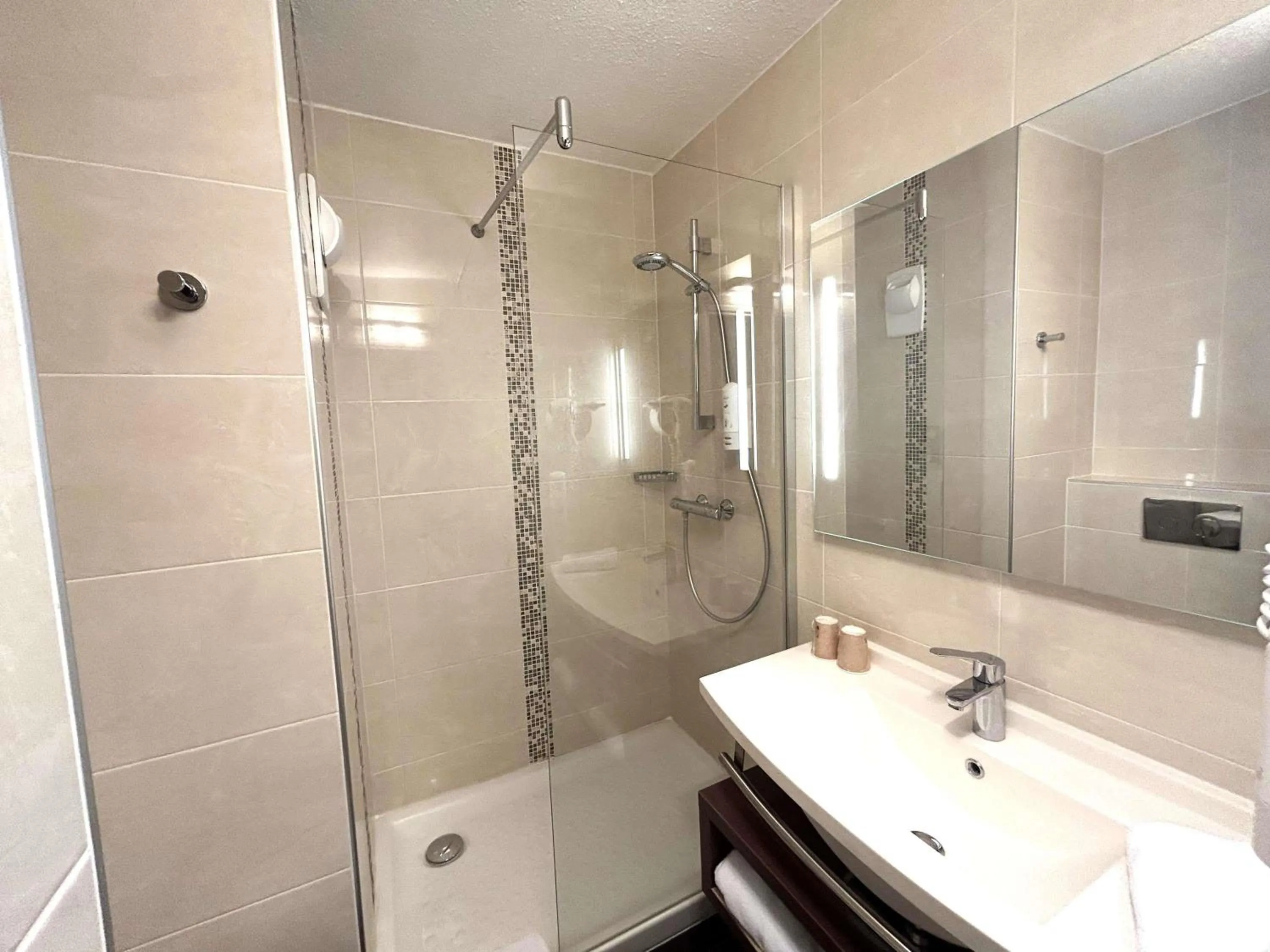 Bedroom in ibis Styles Rouen Nord-Barentin