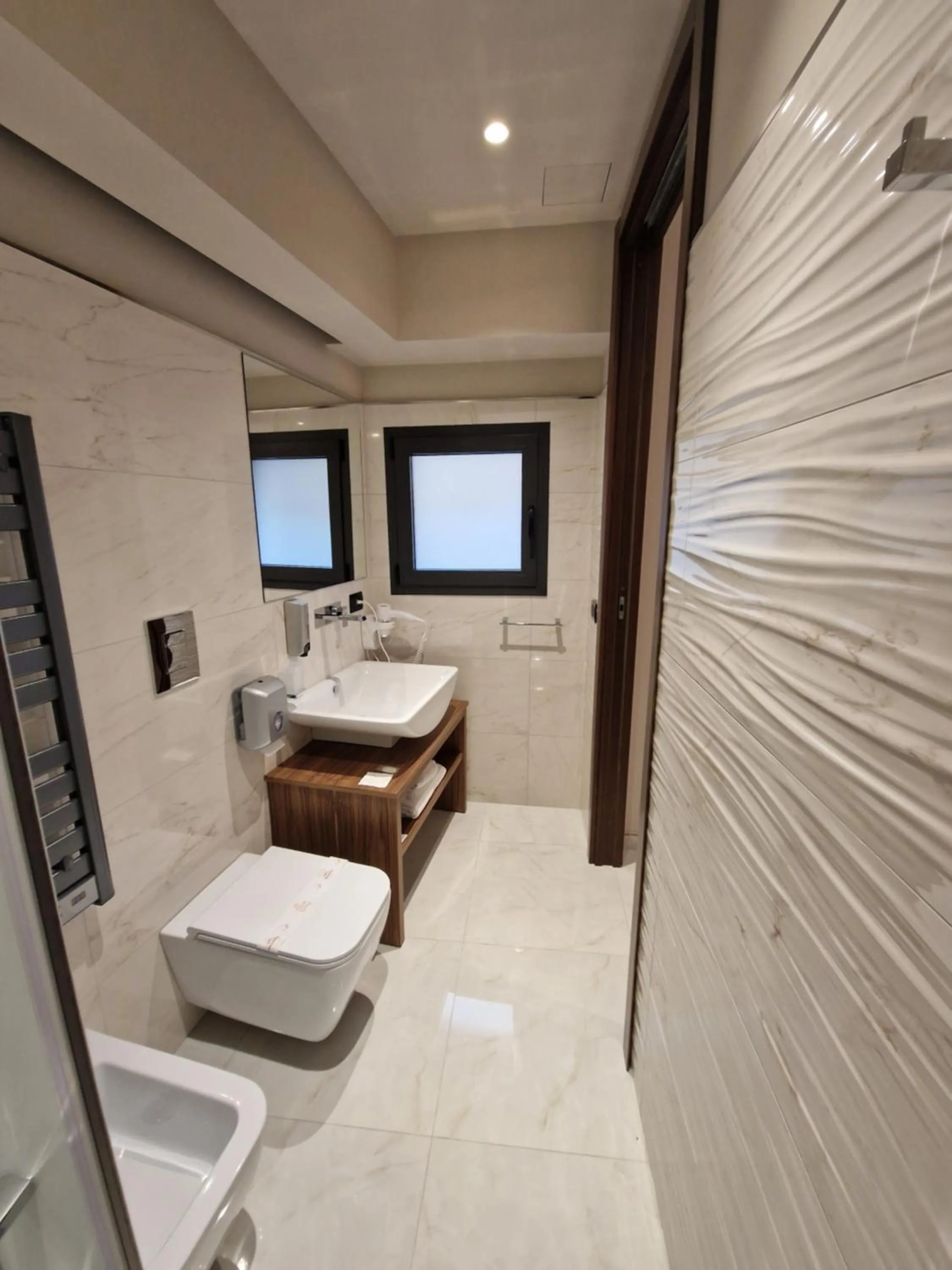 Toilet in Beatus Suites And Rooms B&B